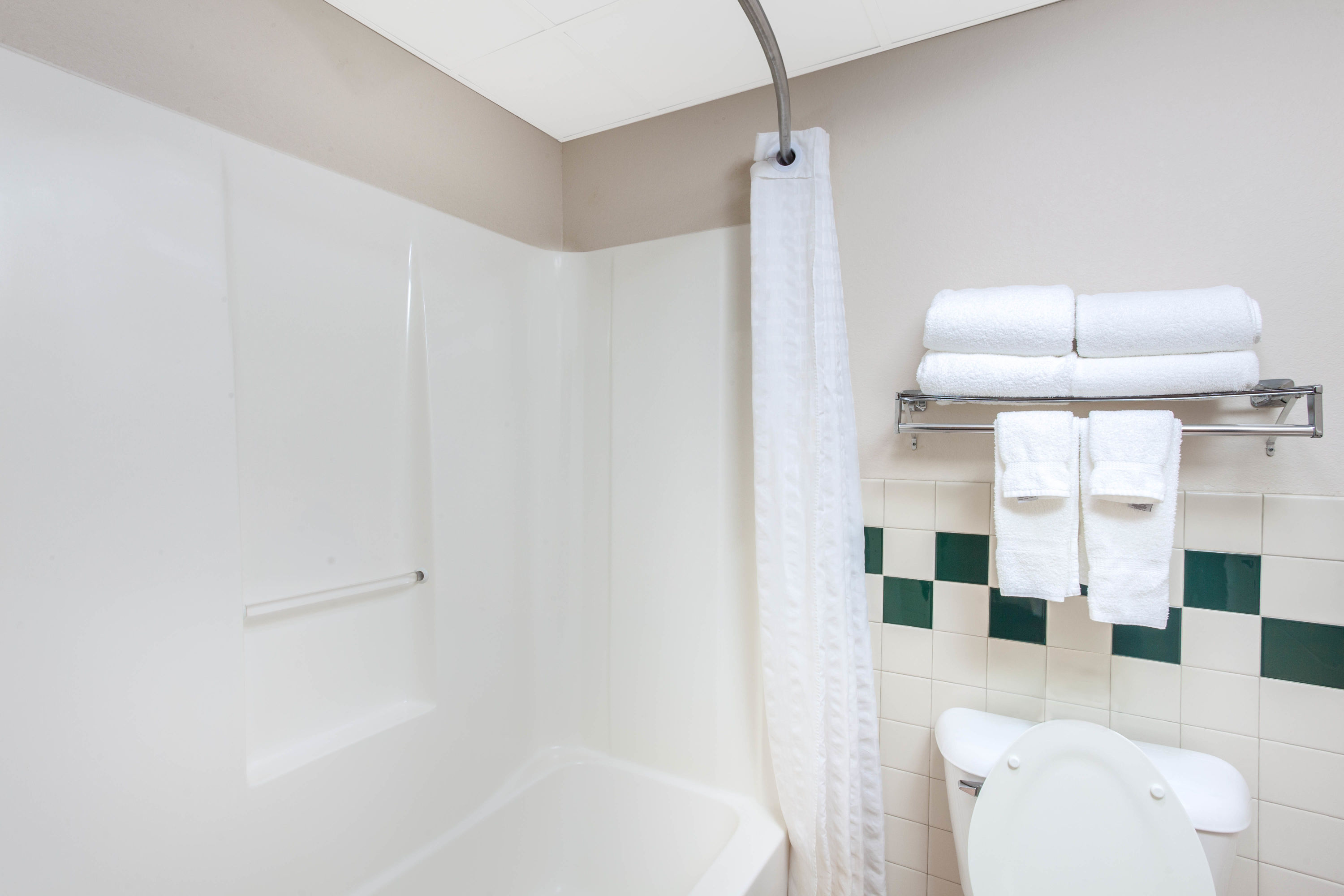Guest room bath at the AmericInn by Wyndham Stillwater in Oak Park Heights, Minnesota