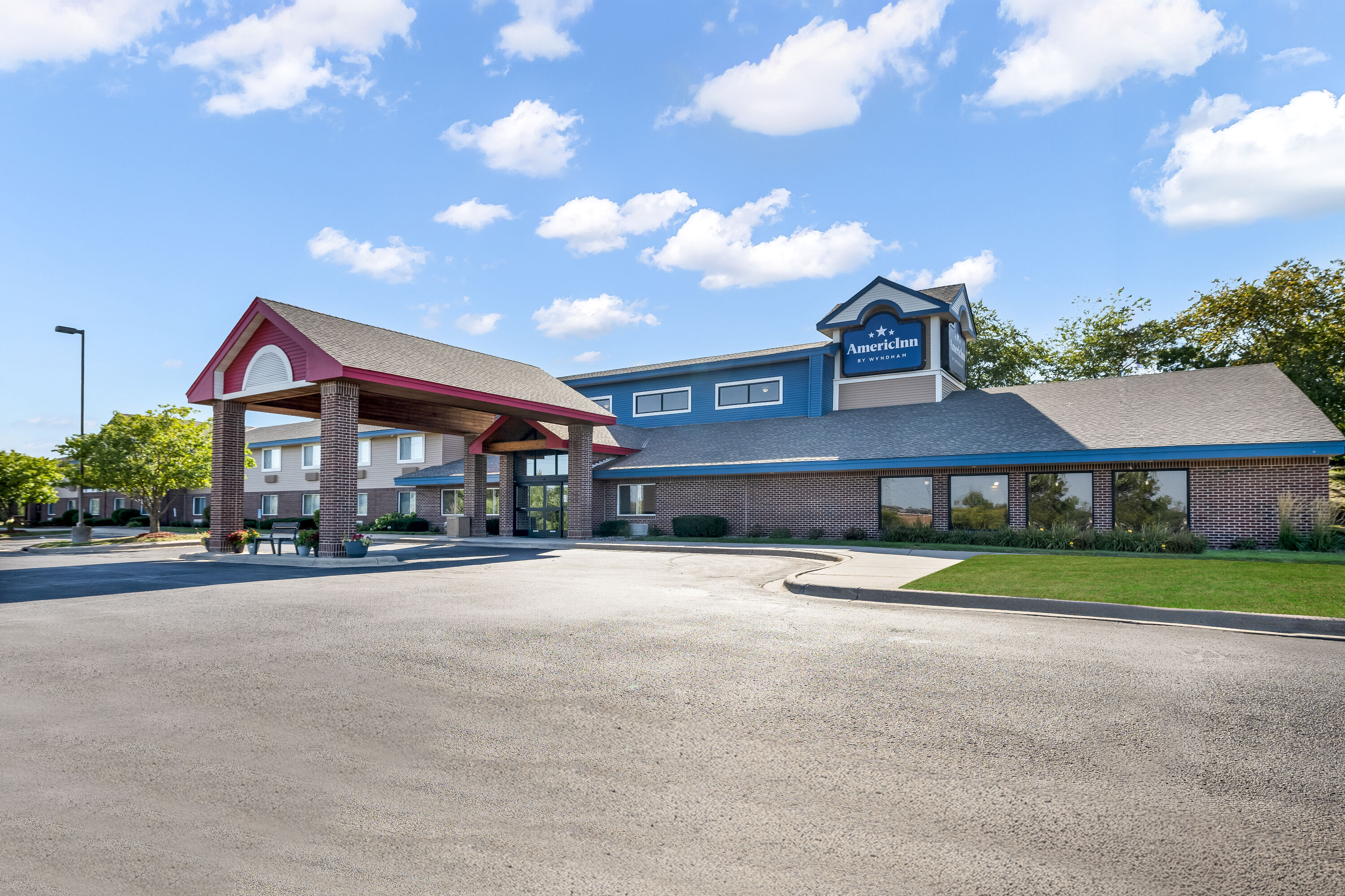 Exterior Day Image of AmericInn by Wyndham Stillwater hotel in Oak Park Heights, Minnesota