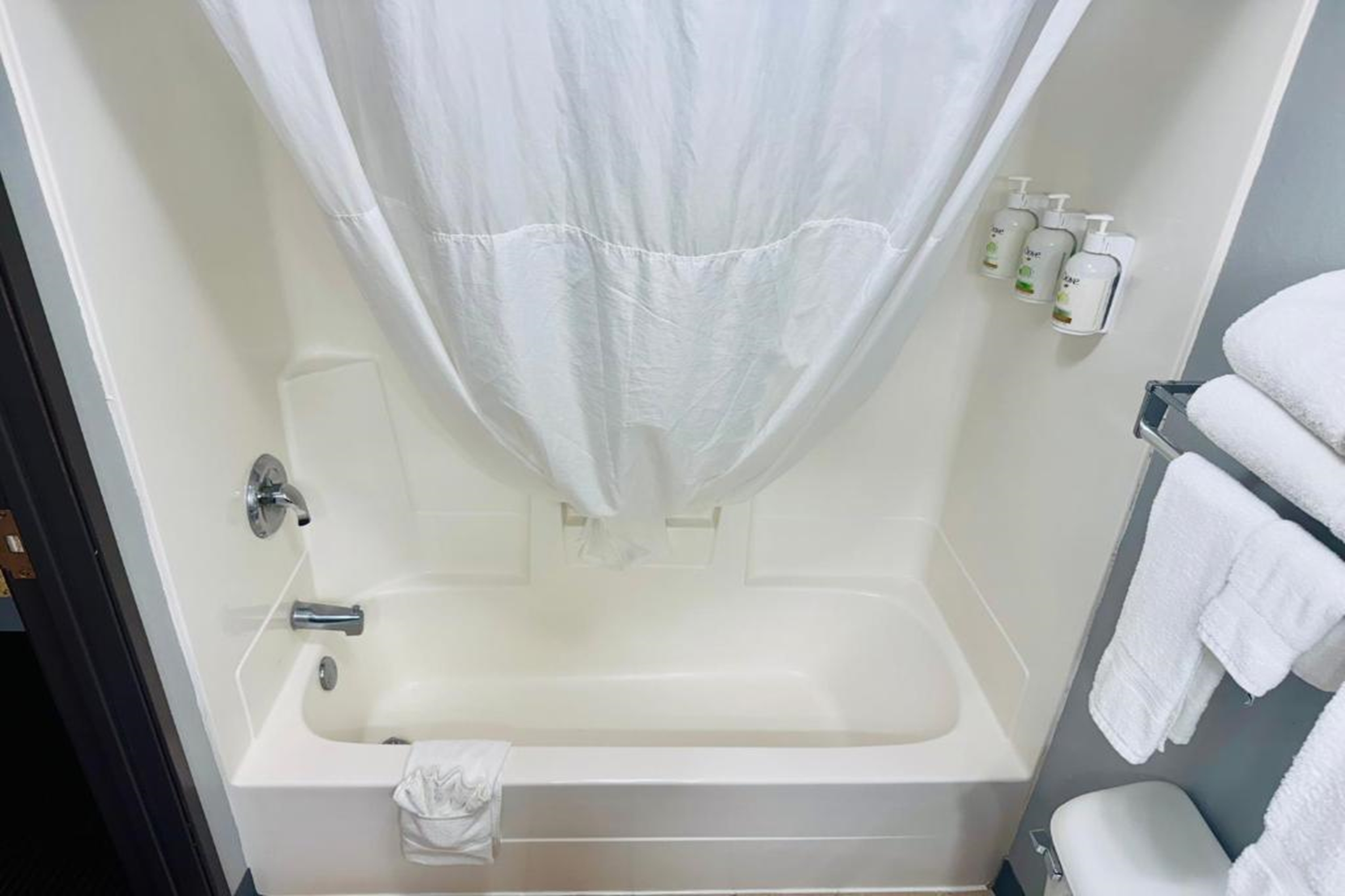 Guest room bath at the AmericInn by Wyndham Stillwater in Oak Park Heights, Minnesota
