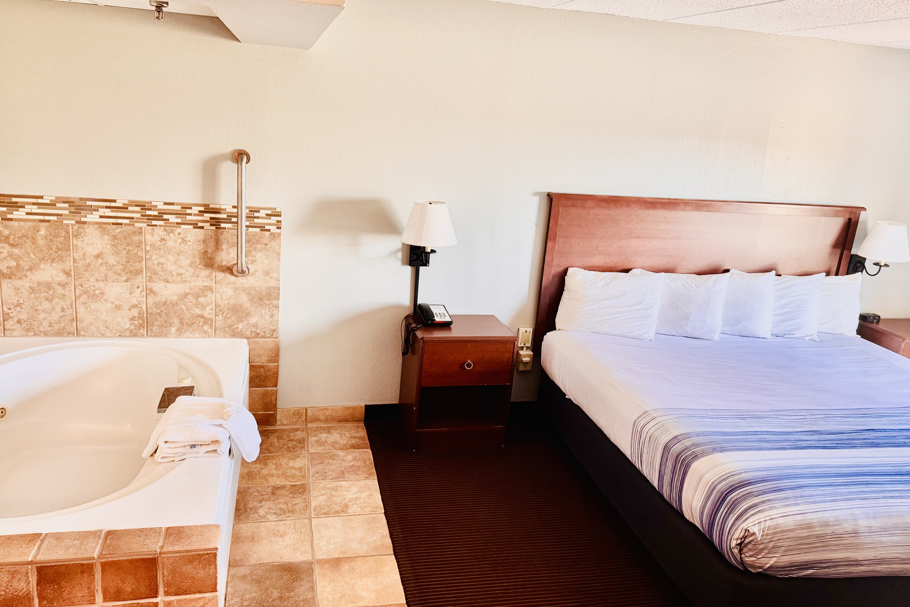 Guest room at the AmericInn by Wyndham Stillwater in Oak Park Heights, Minnesota