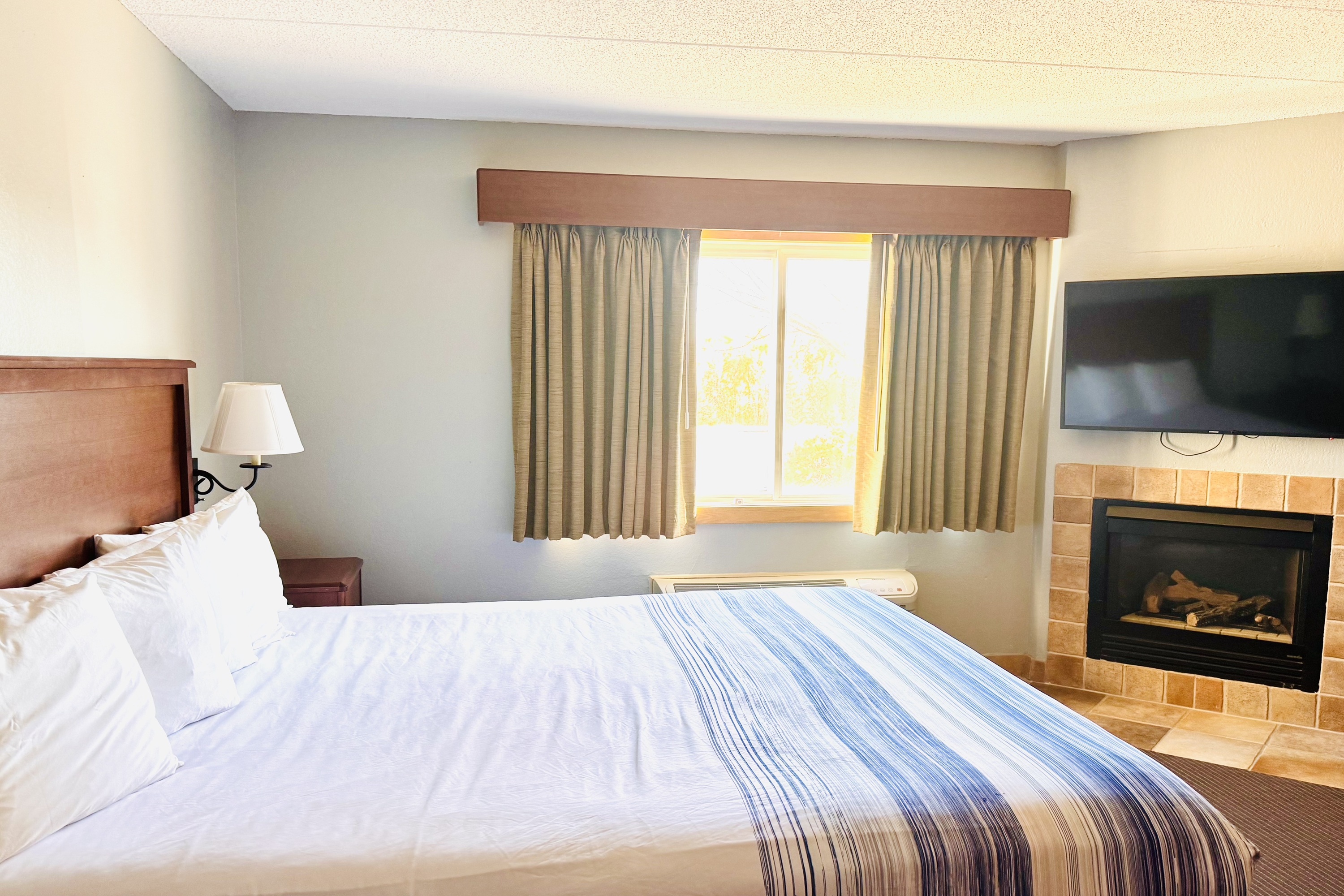 Guest room at the AmericInn by Wyndham Stillwater in Oak Park Heights, Minnesota