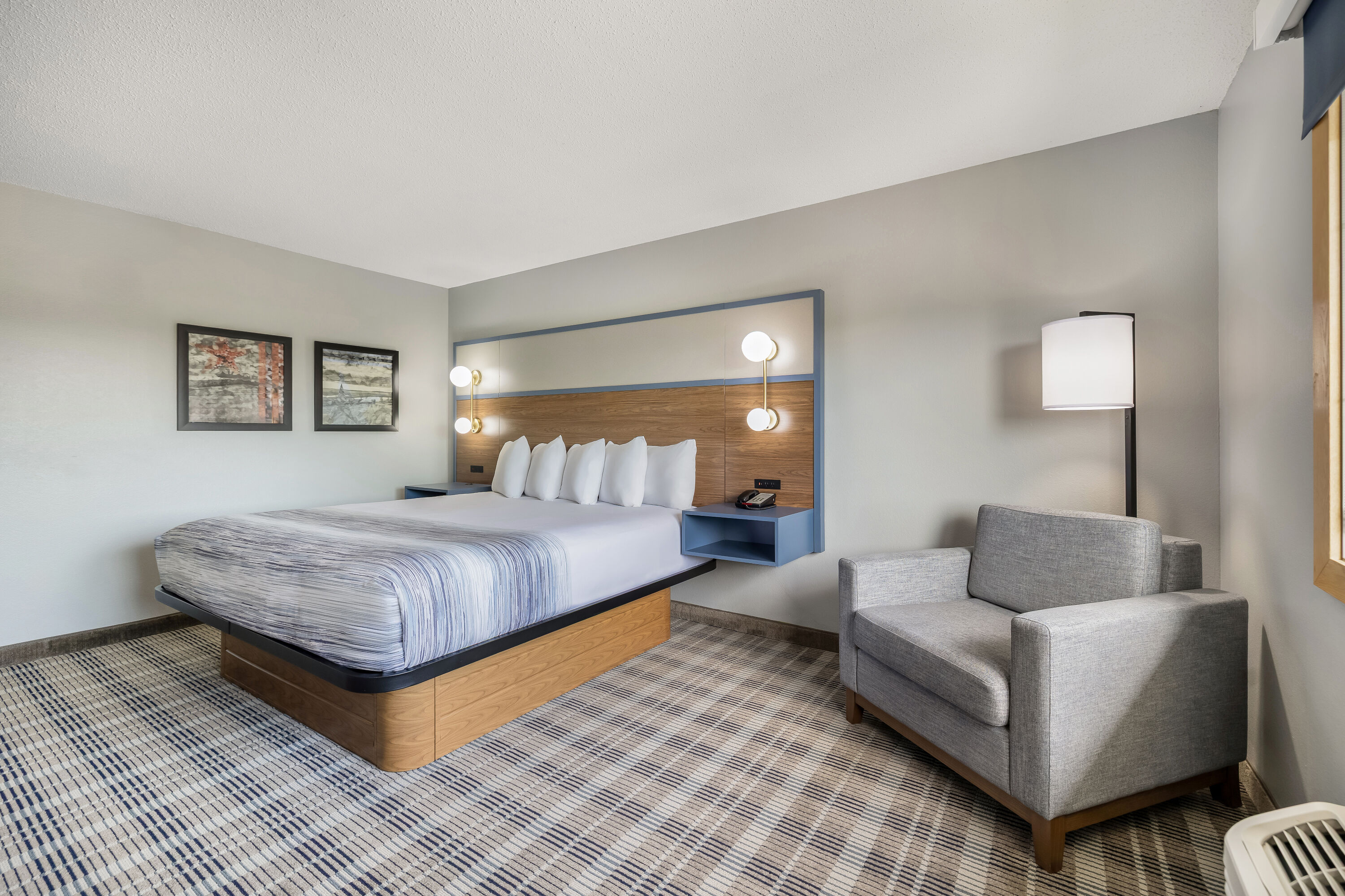 King bed guest room at the AmericInn by Wyndham Stillwater in Oak Park Heights, Minnesota