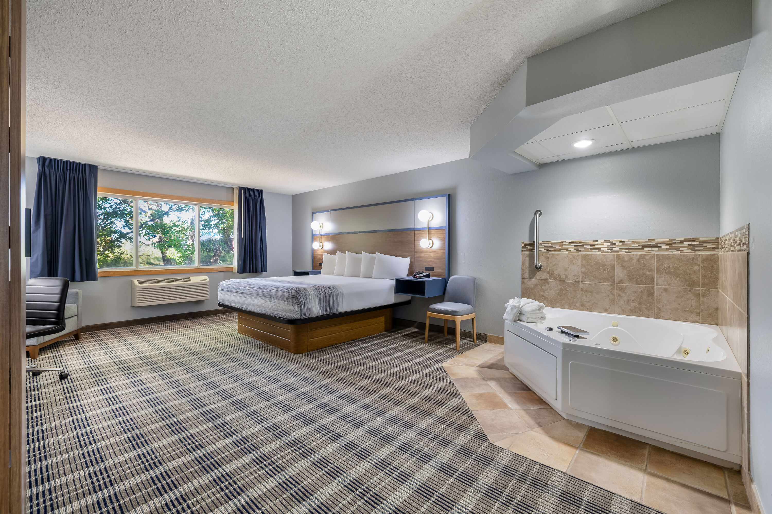 AmericInn by Wyndham Stillwater suite in Oak Park Heights, Minnesota