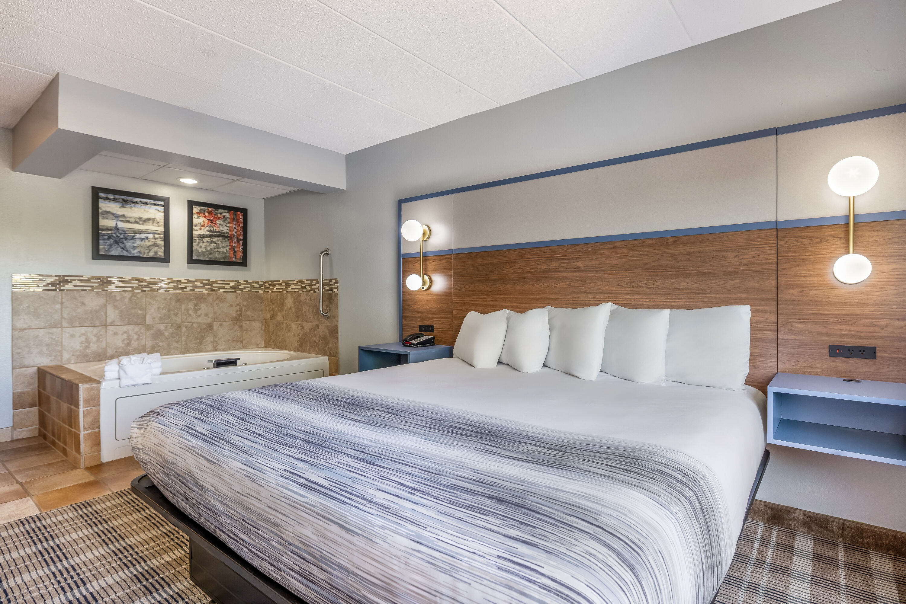 AmericInn by Wyndham Stillwater suite in Oak Park Heights, Minnesota
