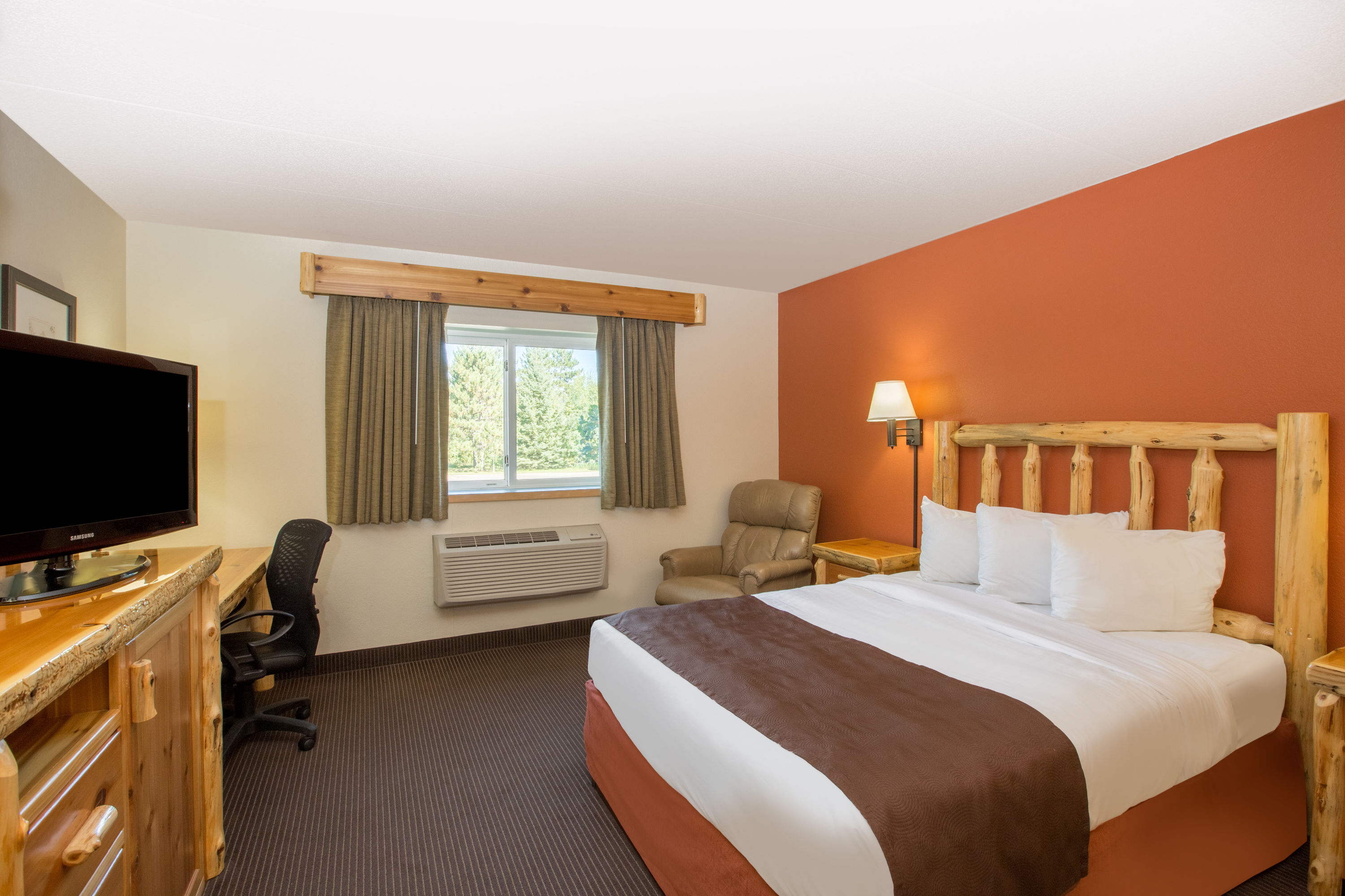 Guest room at the AmericInn by Wyndham Pequot Lakes/Jenkins in Pequot Lakes, Minnesota