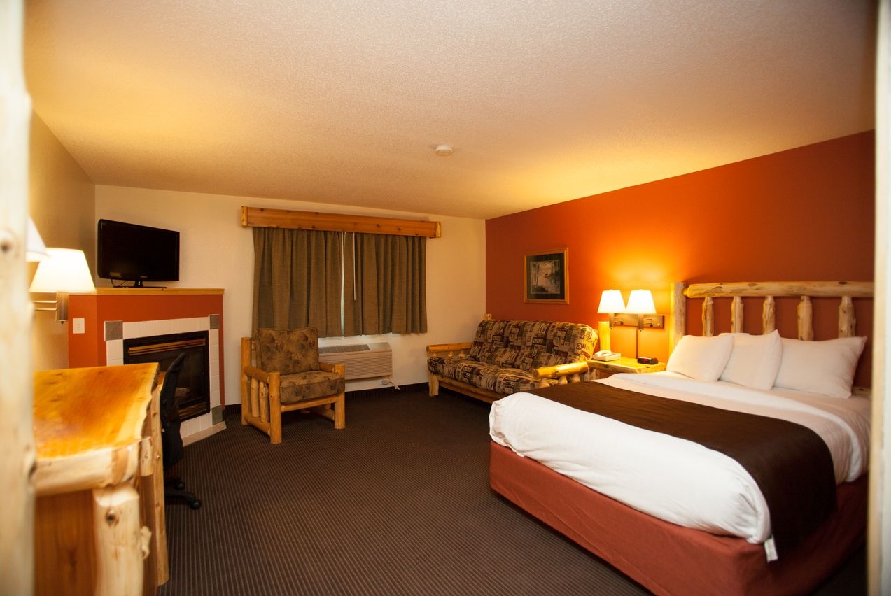 Guest room at the AmericInn by Wyndham Pequot Lakes/Jenkins in Pequot Lakes, Minnesota