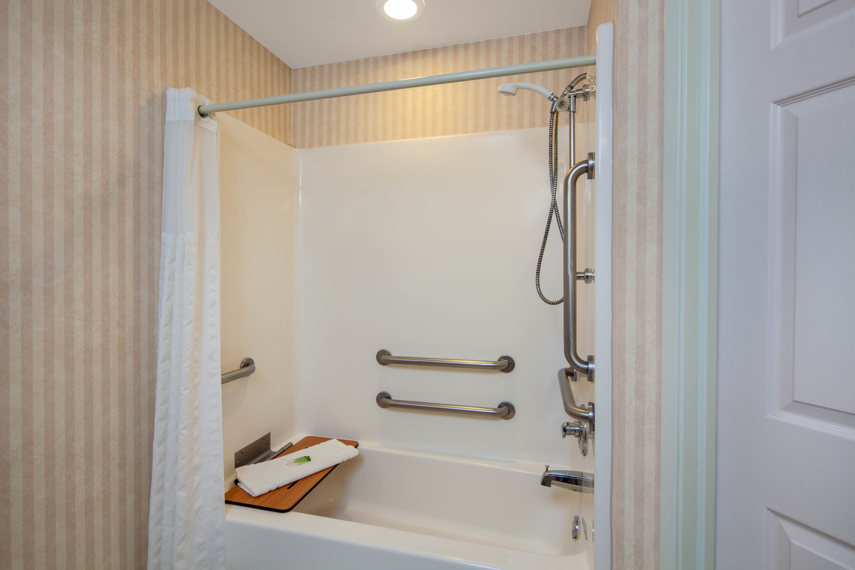 Americinn By Wyndham Rochester Airport Rochester Mn Hotels