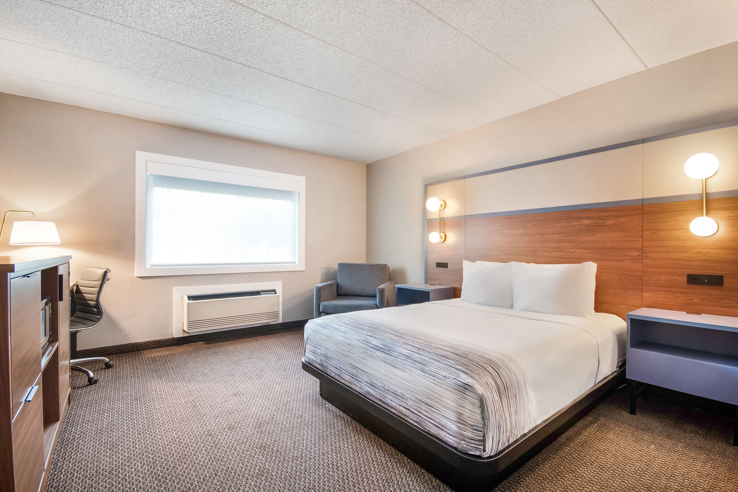 Queen bed guest room at the AmericInn by Wyndham St. Peter in Saint Peter, Minnesota