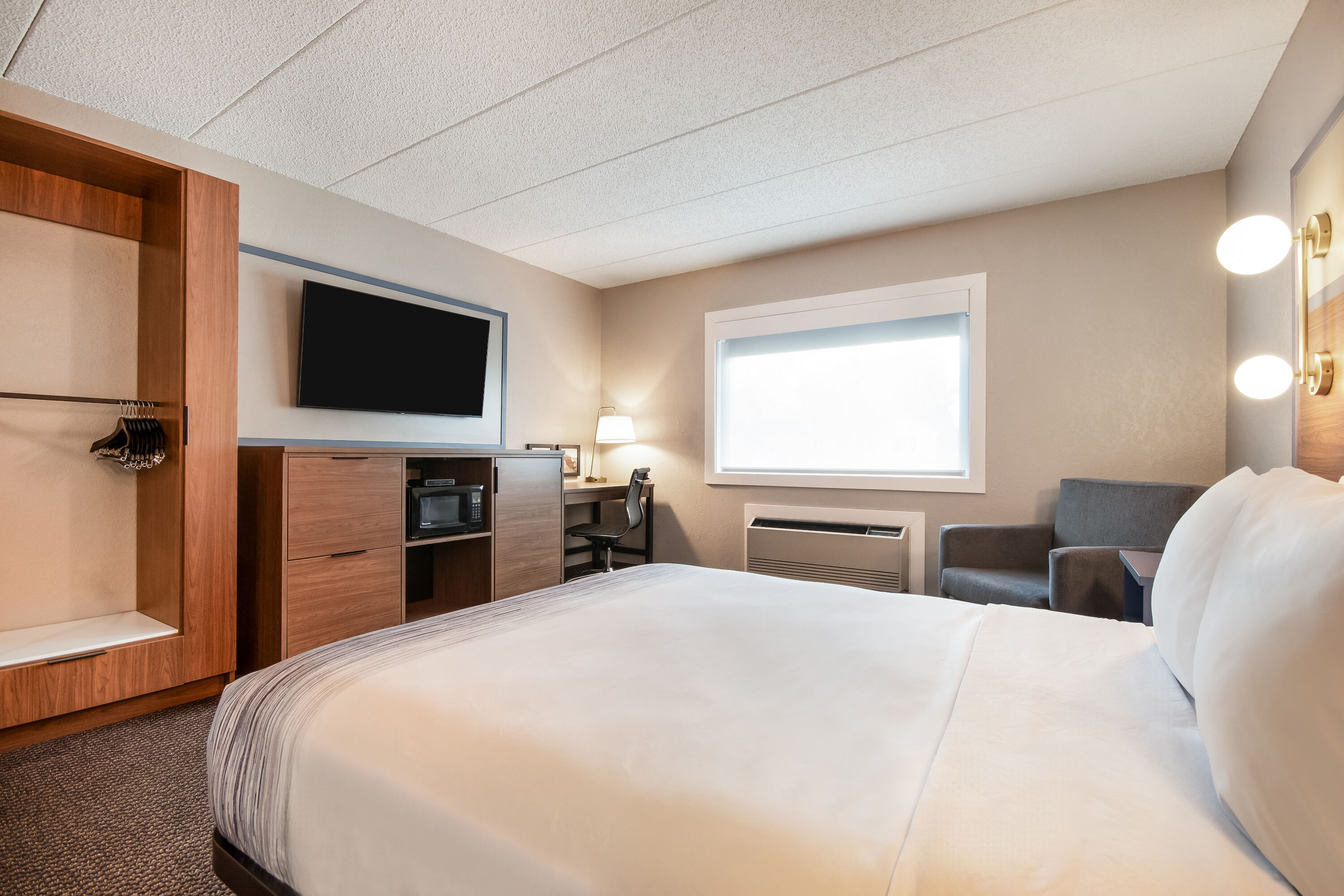 Queen bed guest room at the AmericInn by Wyndham St. Peter in Saint Peter, Minnesota