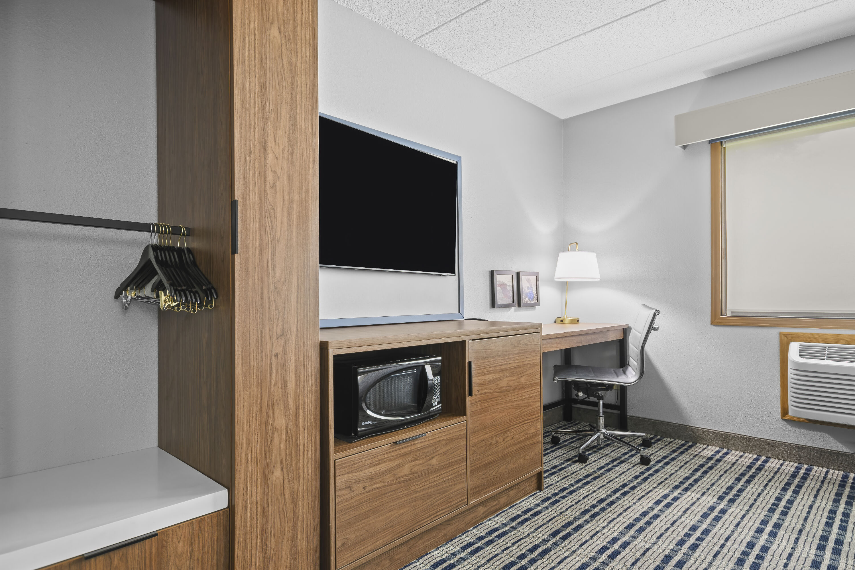 Queen bed guest room at the AmericInn by Wyndham Virginia in Virginia, Minnesota