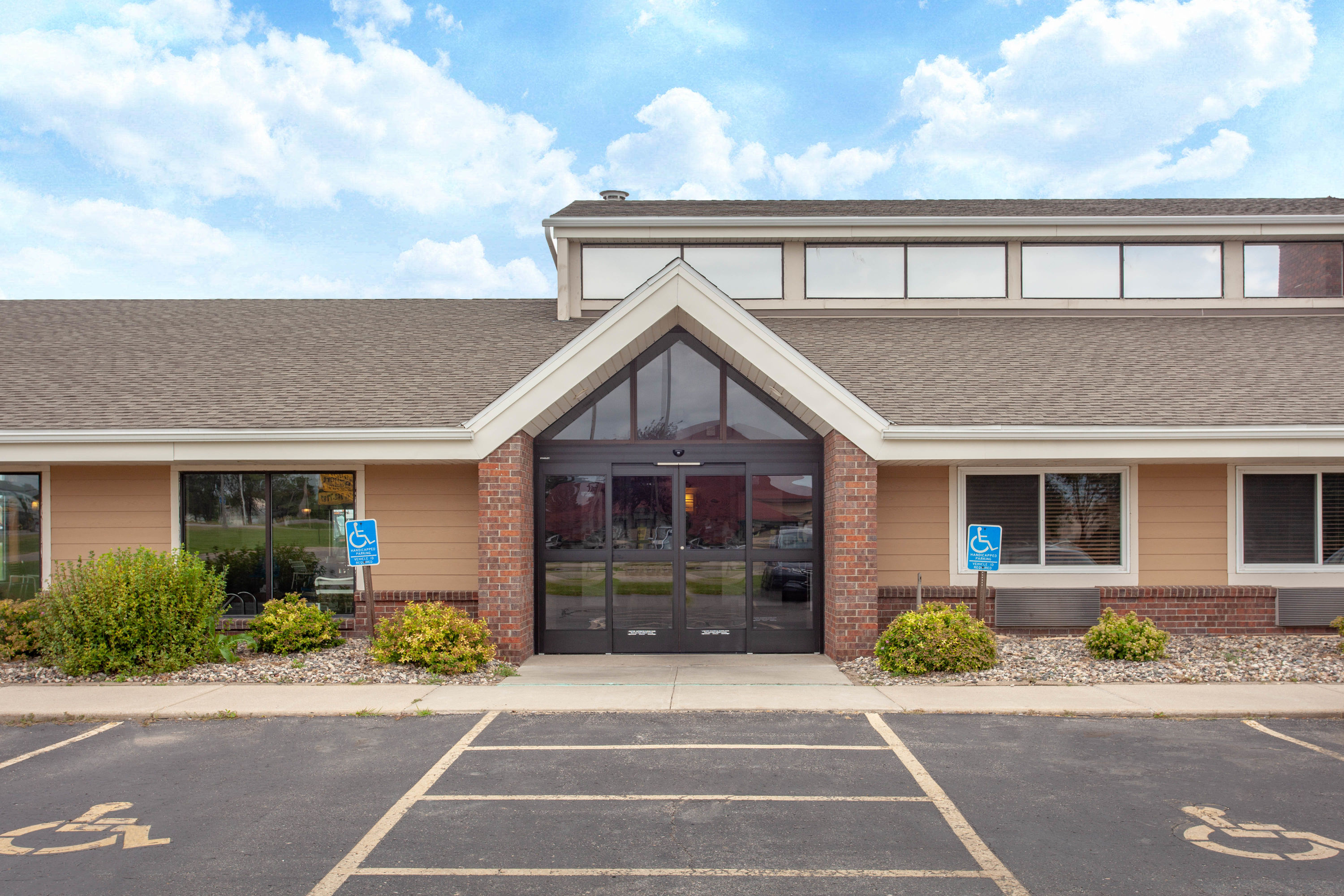 Americinn By Wyndham Willmar Willmar Hotels Mn 56201