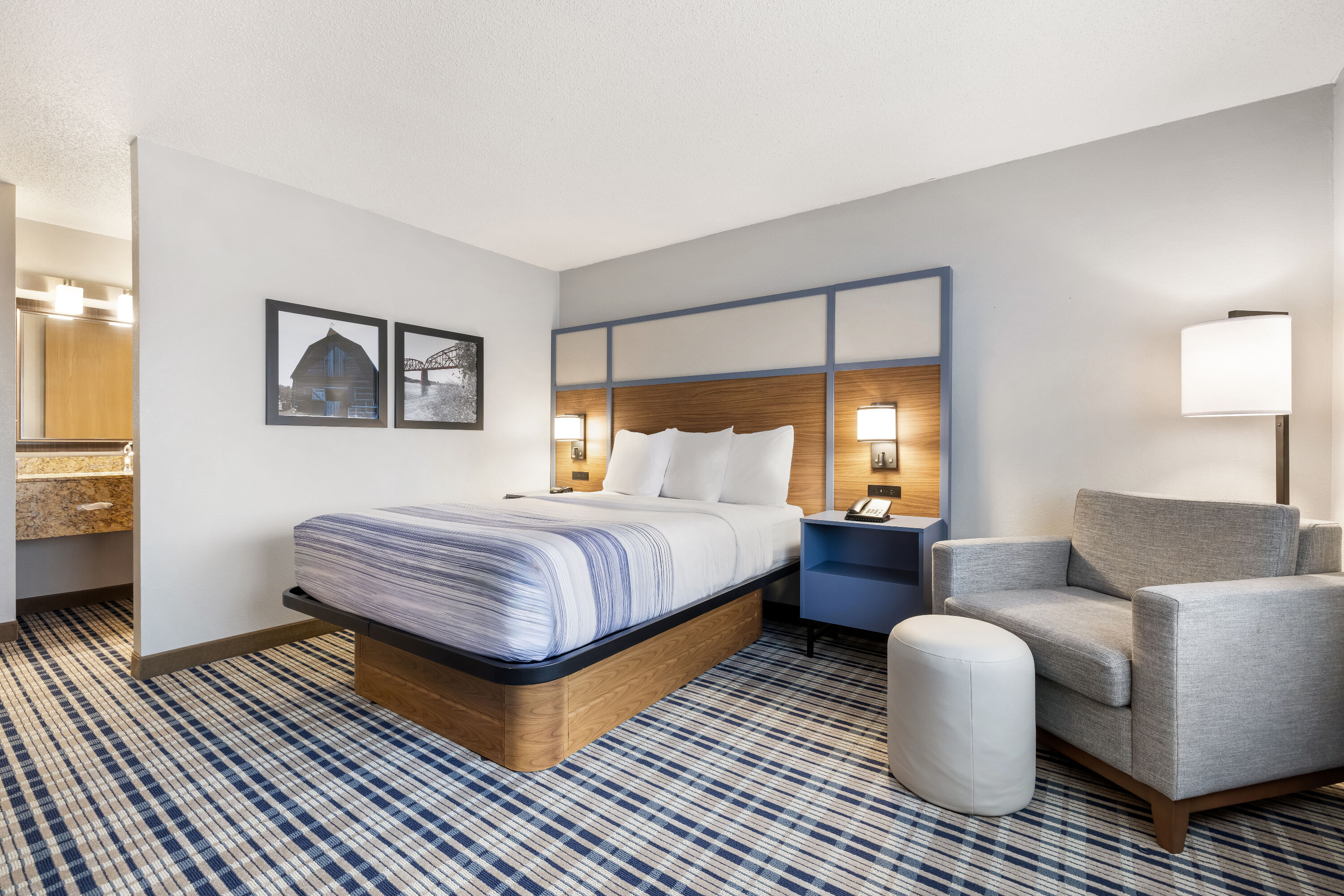 Queen bed guest room at the AmericInn by Wyndham Bismarck in Bismarck, North Dakota