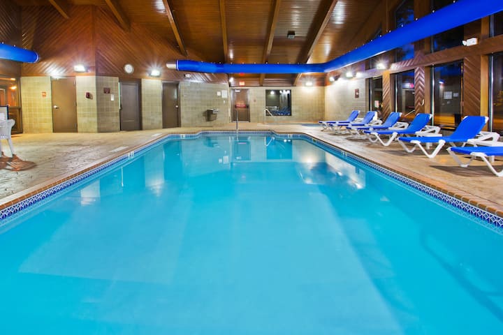 Americinn Hotel Suites Grand Forks Hotels Nd 58201 Pool At The Americinn Hotel Suites Grand Forks In North Dakota