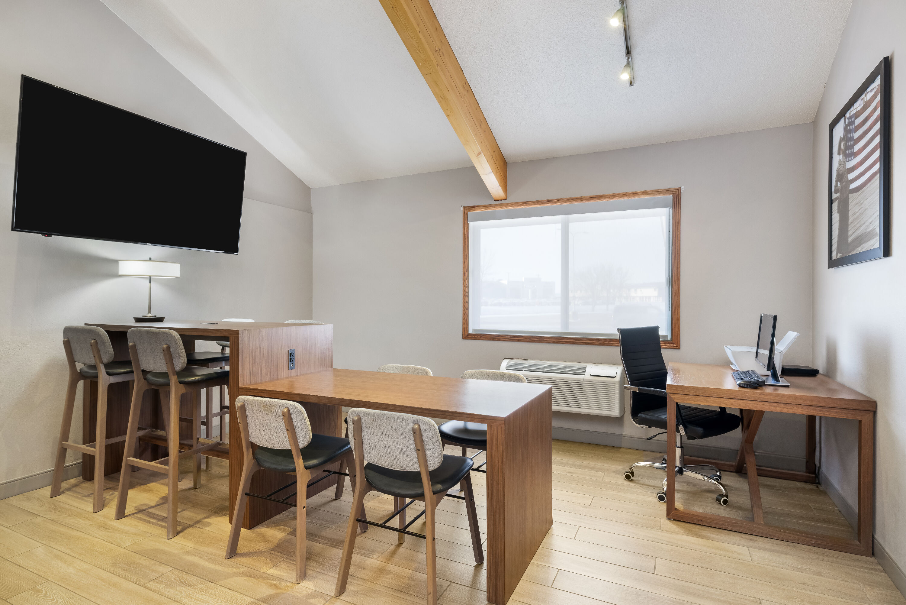 AmericInn by Wyndham Valley City Conference Center business center in Valley City, North Dakota