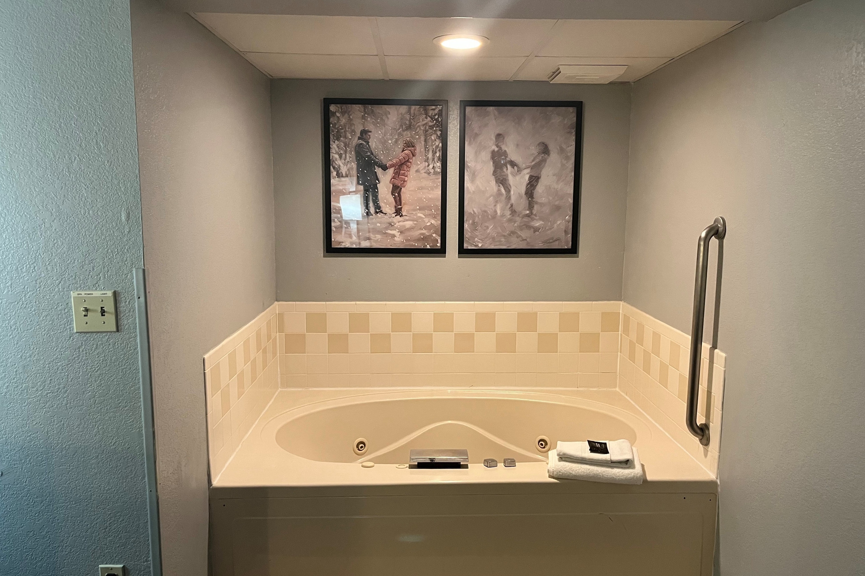 Guest room bath at the AmericInn by Wyndham Lincoln North in Lincoln, Nebraska