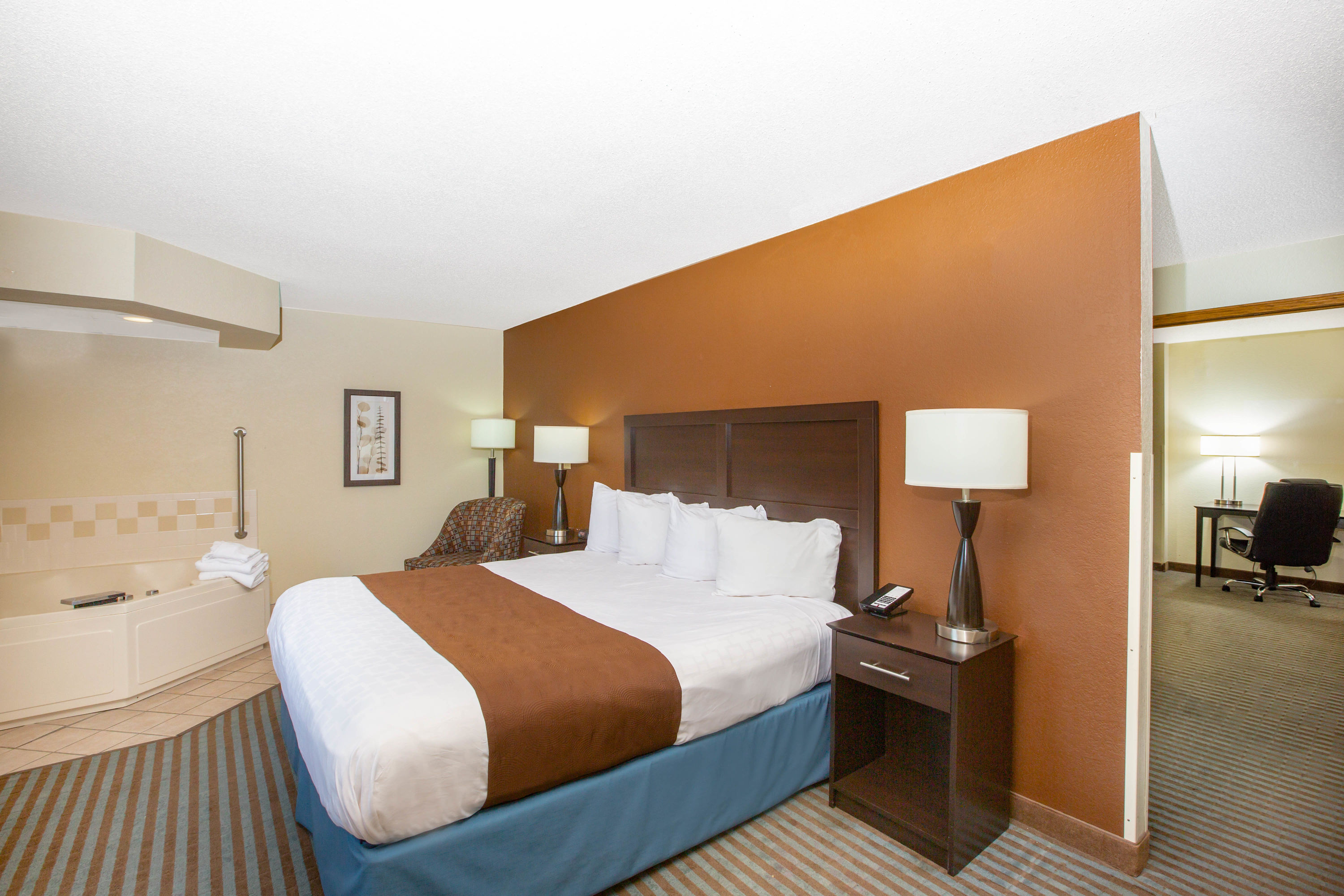 AmericInn by Wyndham Lincoln North suite in Lincoln, Nebraska