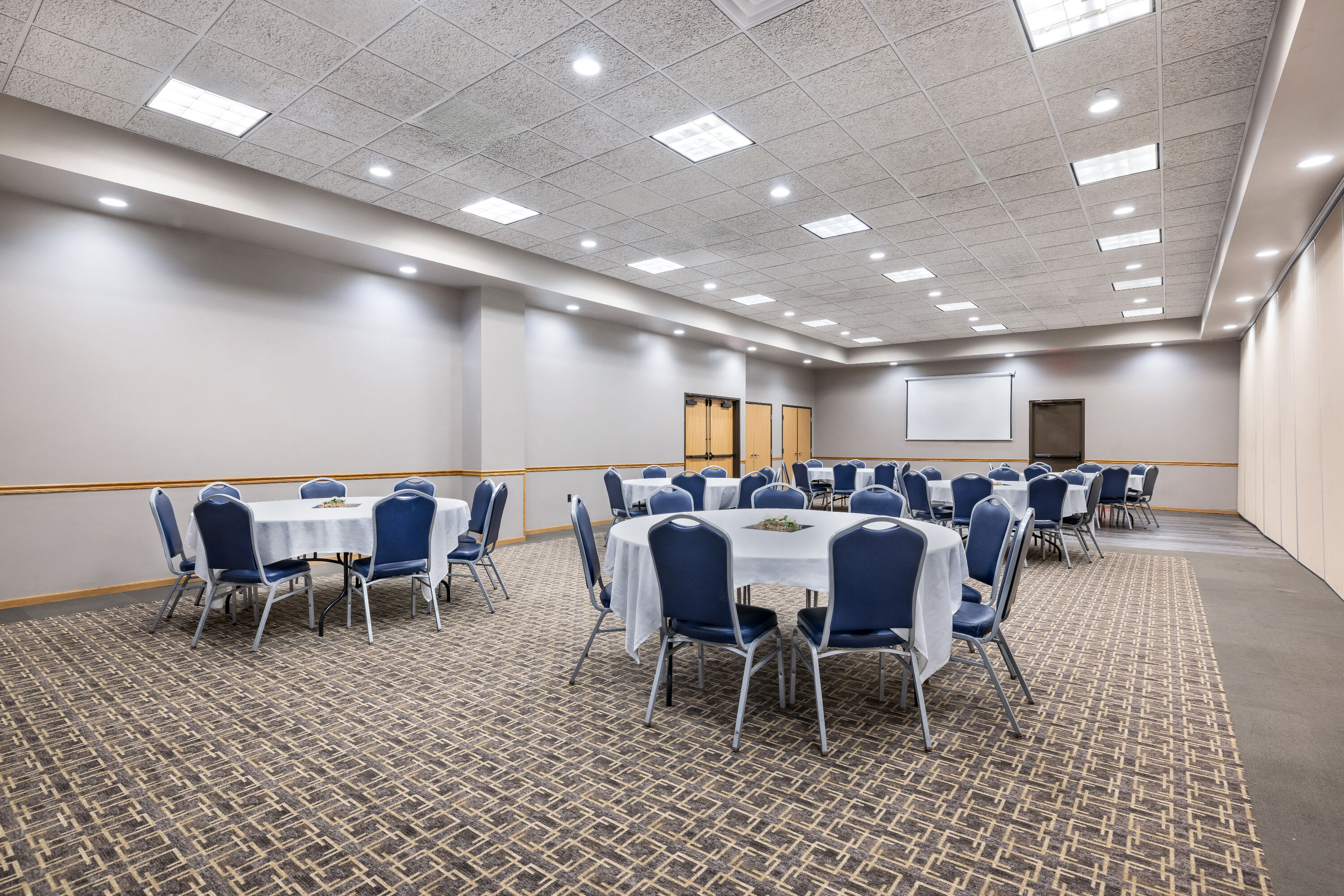 Meeting room banquet rounds at AmericInn by Wyndham Aberdeen Event Center in Aberdeen, South Dakota