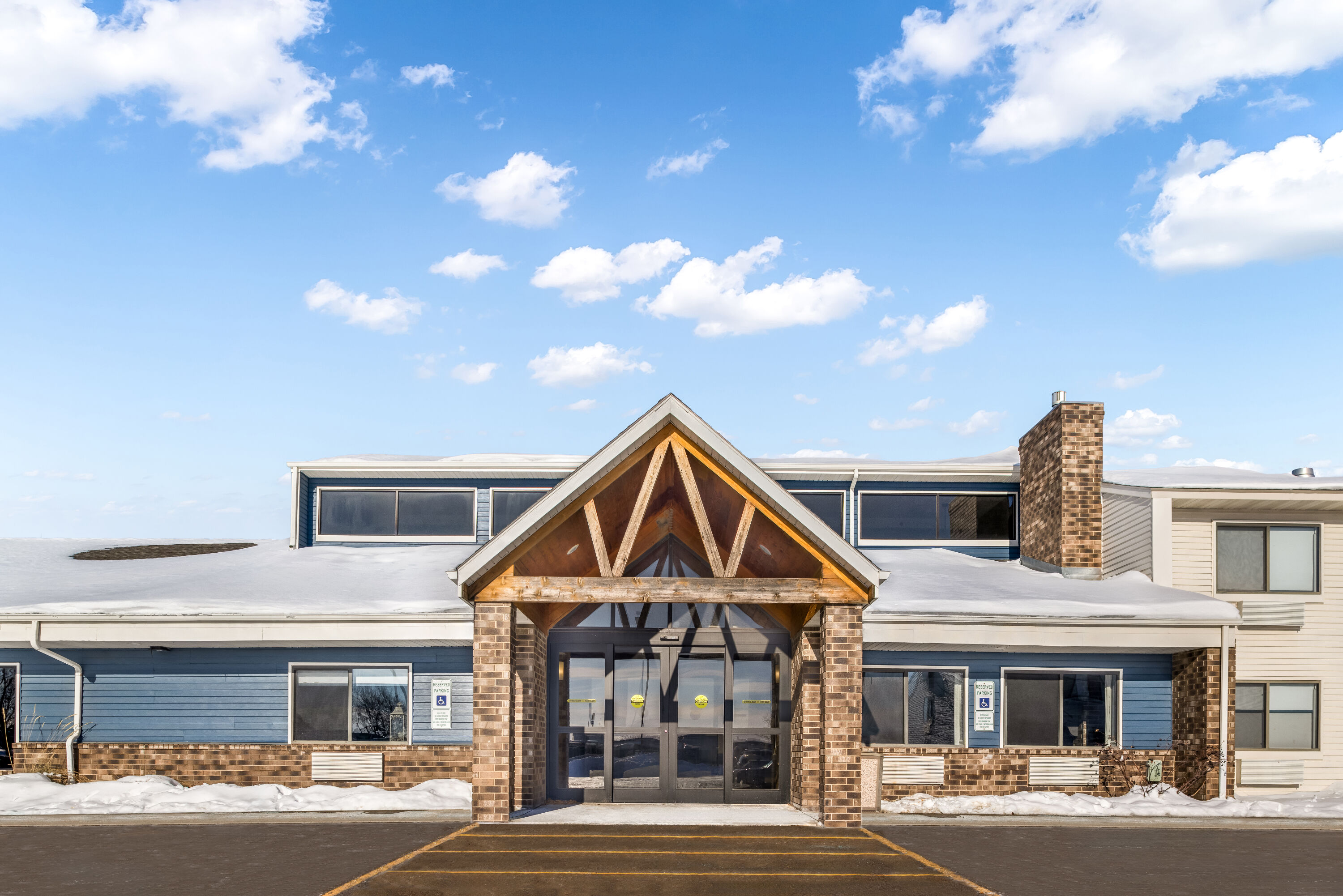 Exterior Day Image of AmericInn by Wyndham Aberdeen Event Center hotel in Aberdeen, South Dakota