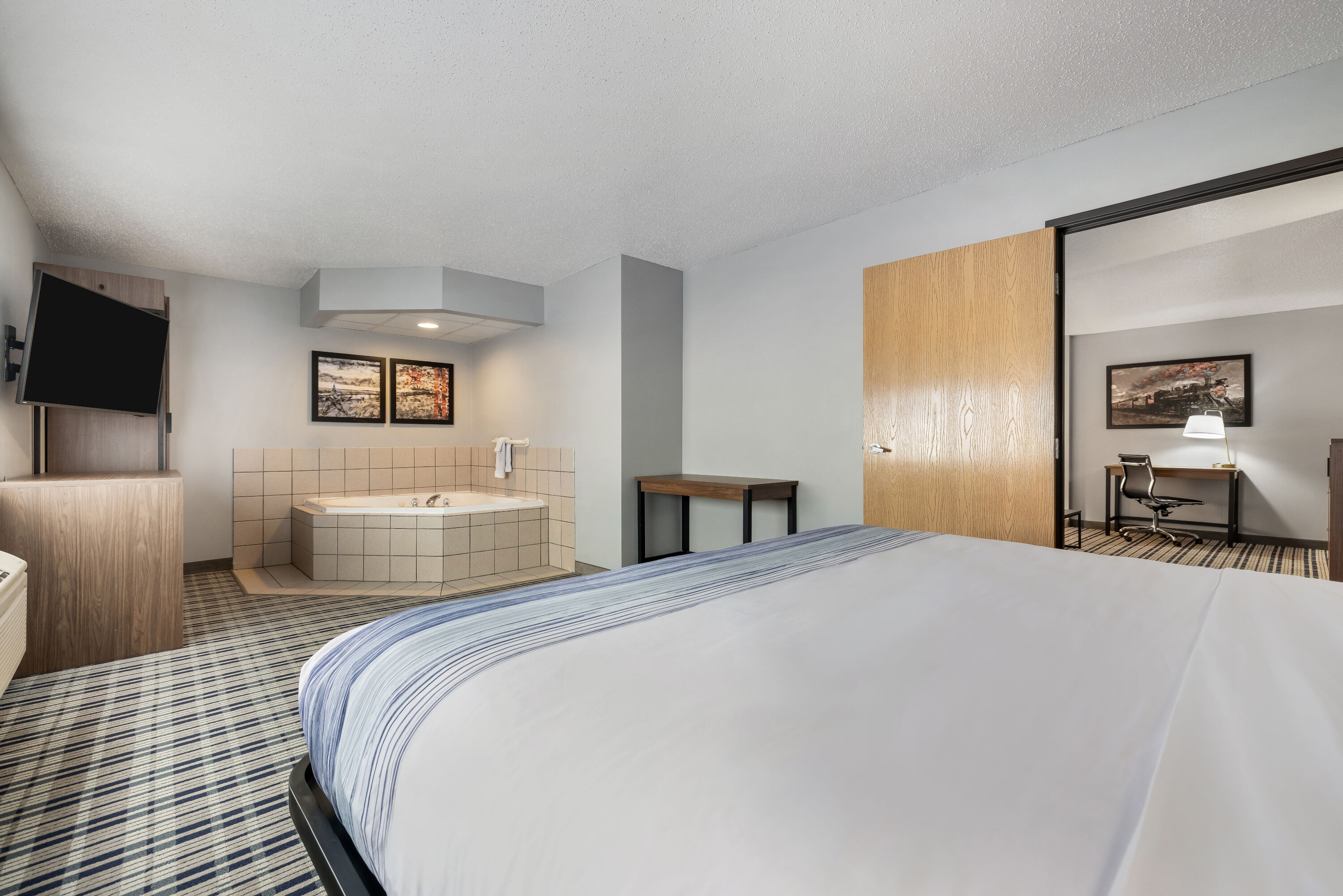 AmericInn by Wyndham Aberdeen Event Center suite in Aberdeen, South Dakota