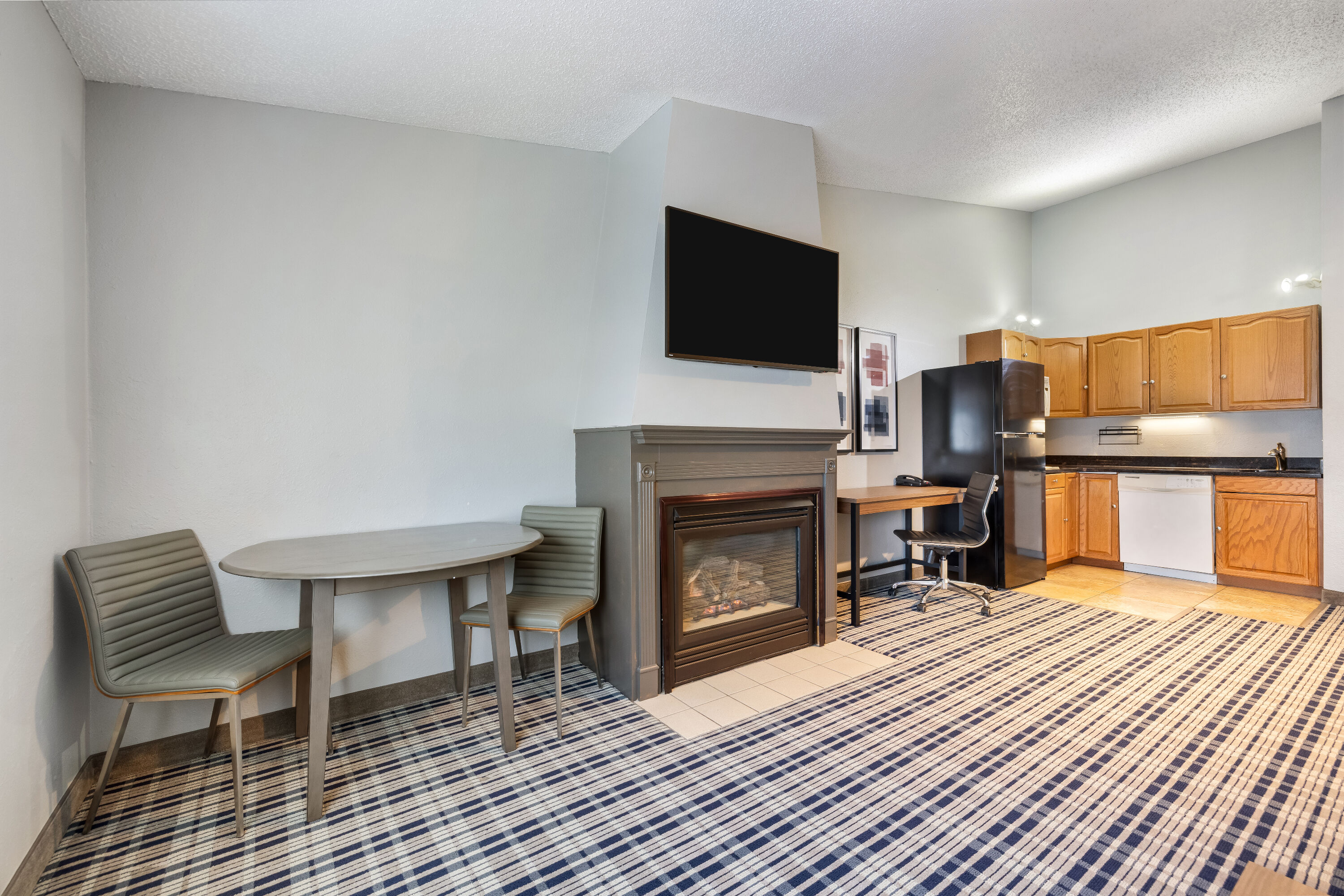 AmericInn by Wyndham Aberdeen Event Center suite in Aberdeen, South Dakota