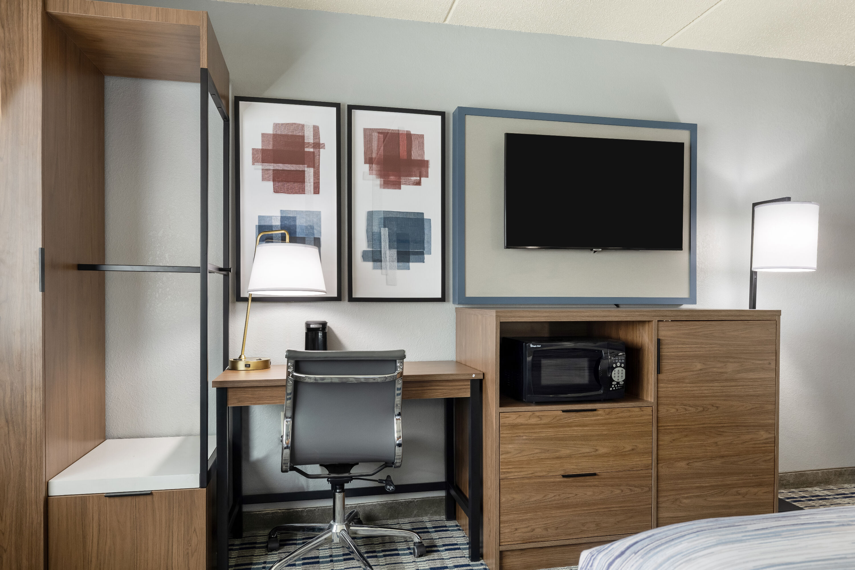 King bed guest room at the AmericInn by Wyndham Chamberlain Conference Center in Chamberlain, South Dakota