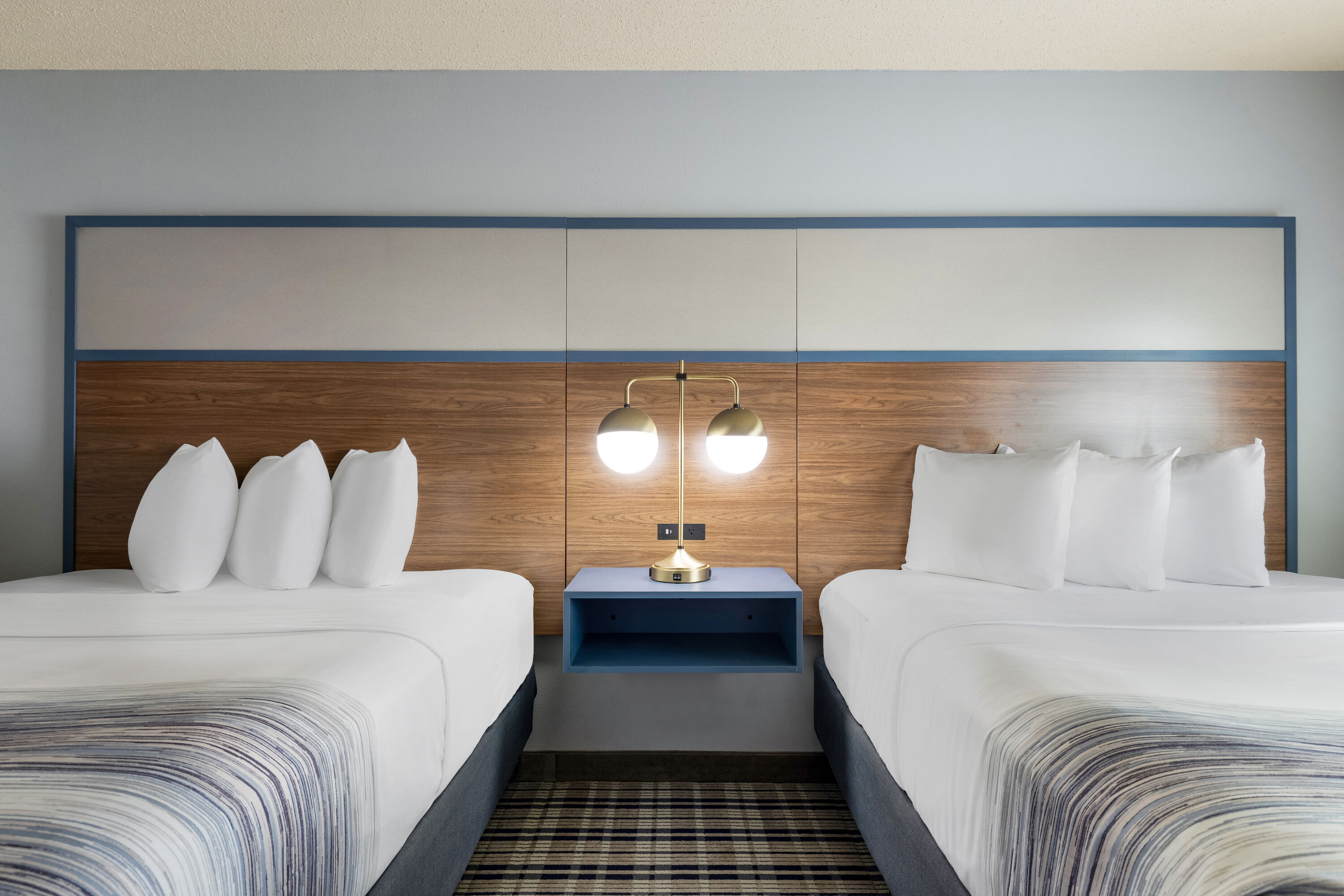 Queen bed guest room at the AmericInn by Wyndham Chamberlain Conference Center in Chamberlain, South Dakota