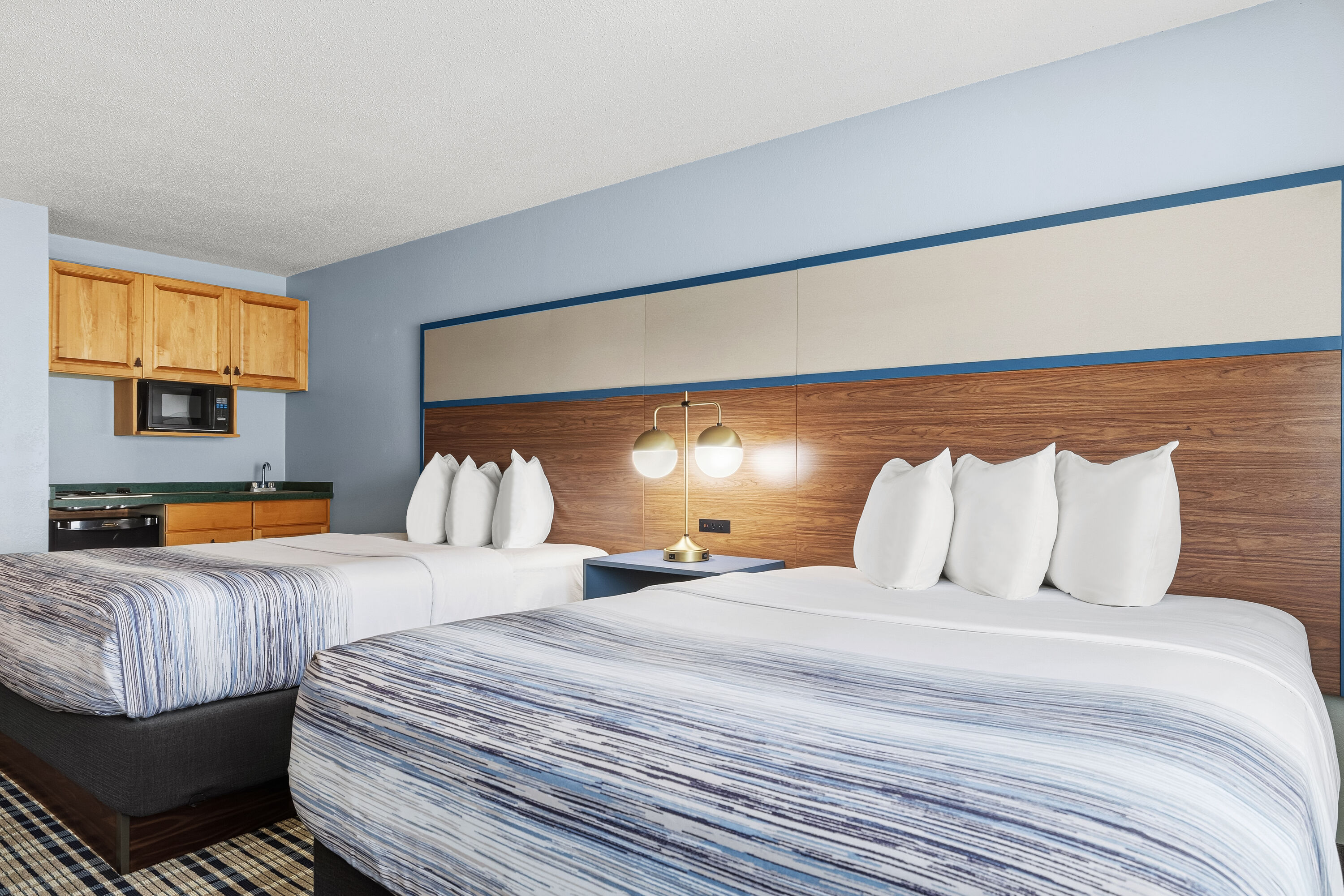 Queen bed guest room at the AmericInn by Wyndham Chamberlain Conference Center in Chamberlain, South Dakota