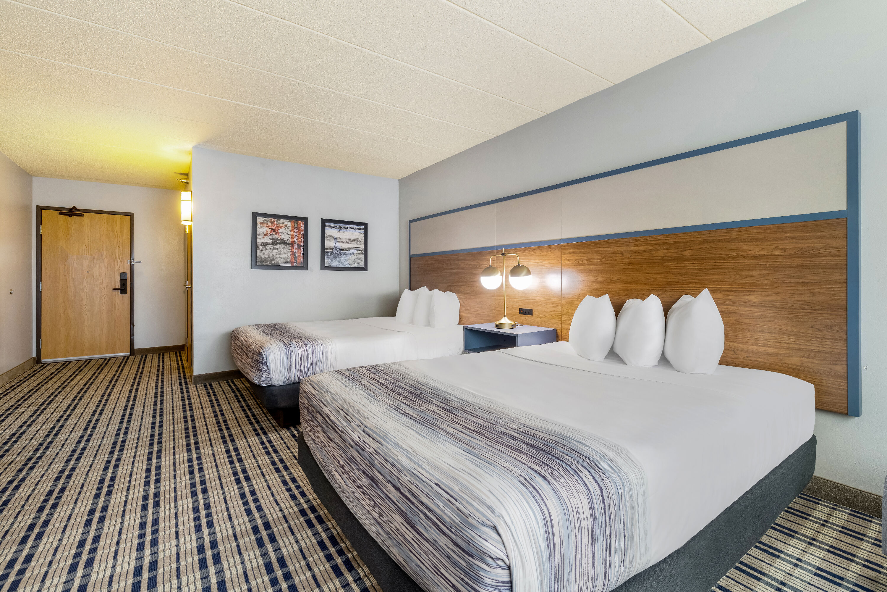 Queen bed guest room at the AmericInn by Wyndham Chamberlain Conference Center in Chamberlain, South Dakota