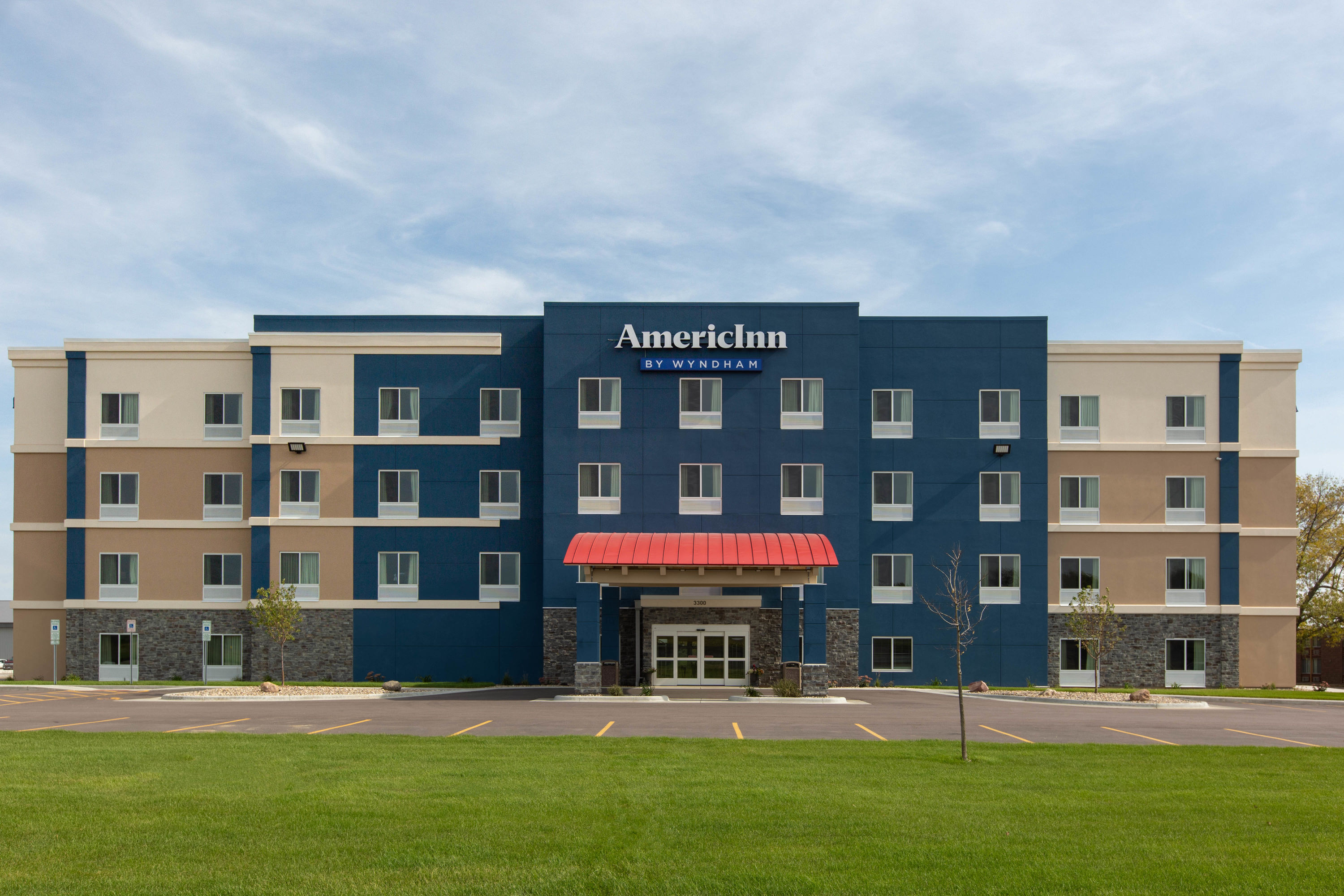 Exterior Day Image of AmericInn by Wyndham Sioux Falls North hotel in Sioux Falls, South Dakota