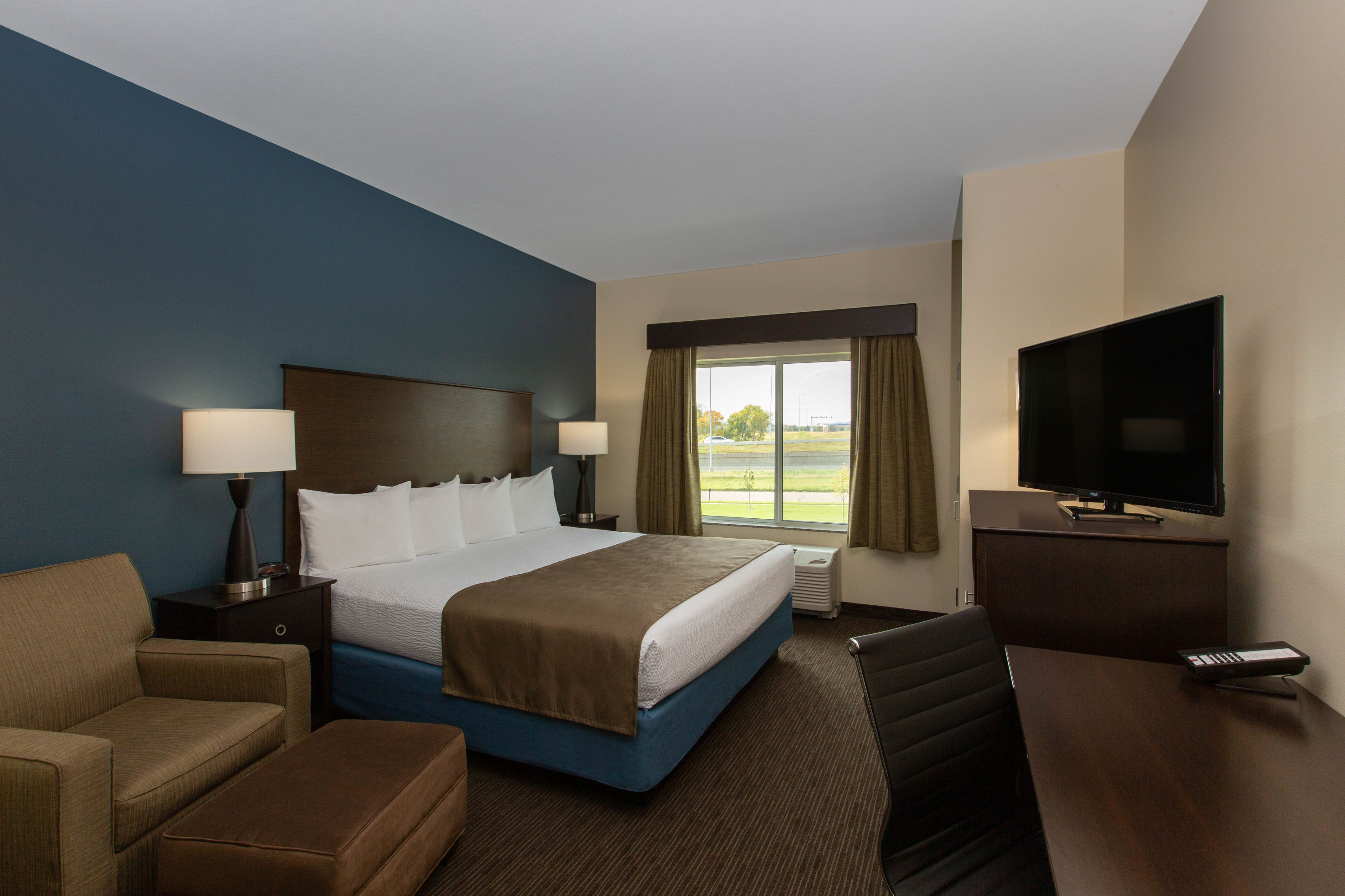 Guest room at the AmericInn by Wyndham Sioux Falls North in Sioux Falls, South Dakota