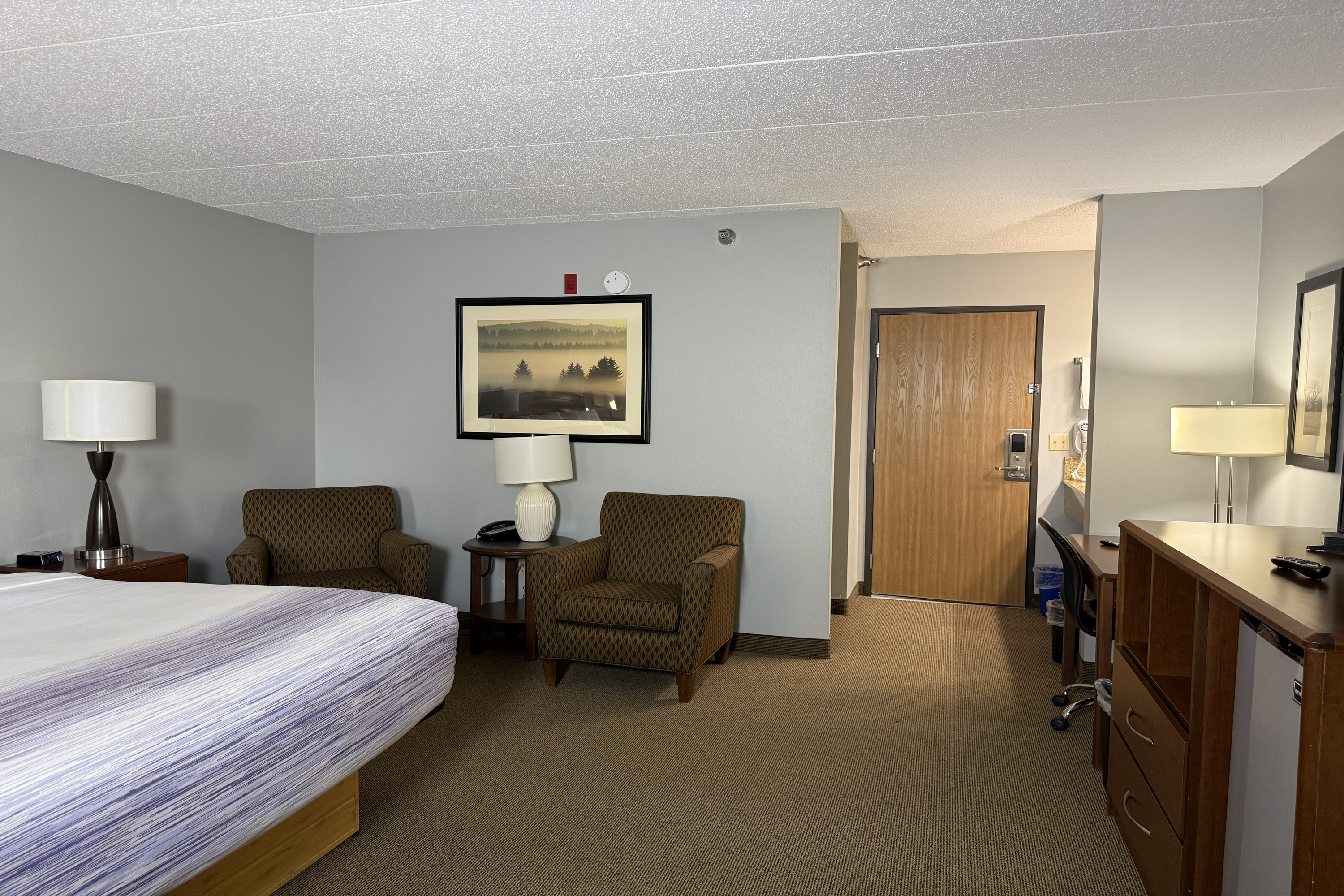 Guest room at the AmericInn by Wyndham Sioux Falls in Sioux Falls, South Dakota