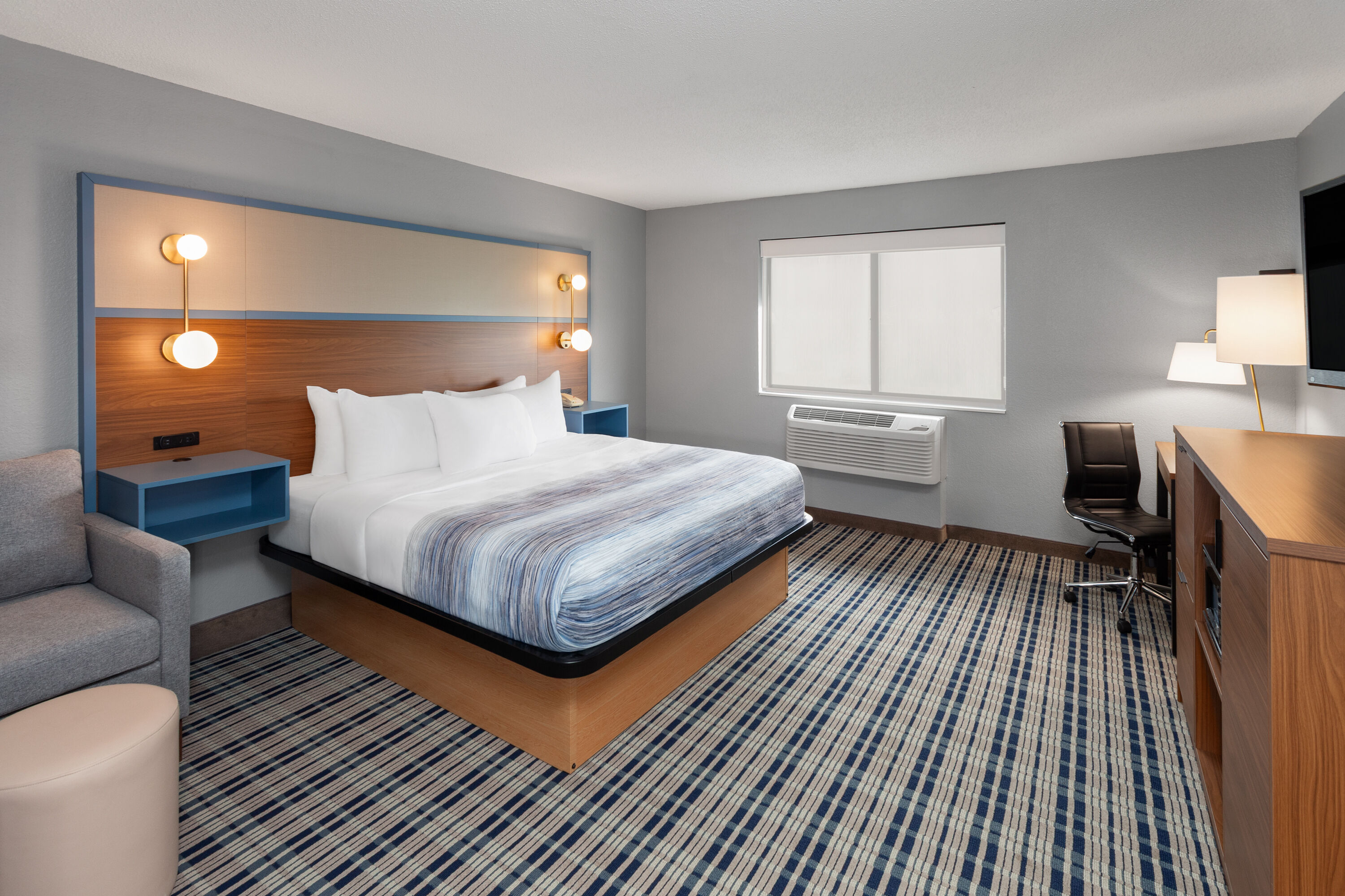 Guest room at the AmericInn by Wyndham Appleton North/Little Chute in Appleton, Wisconsin