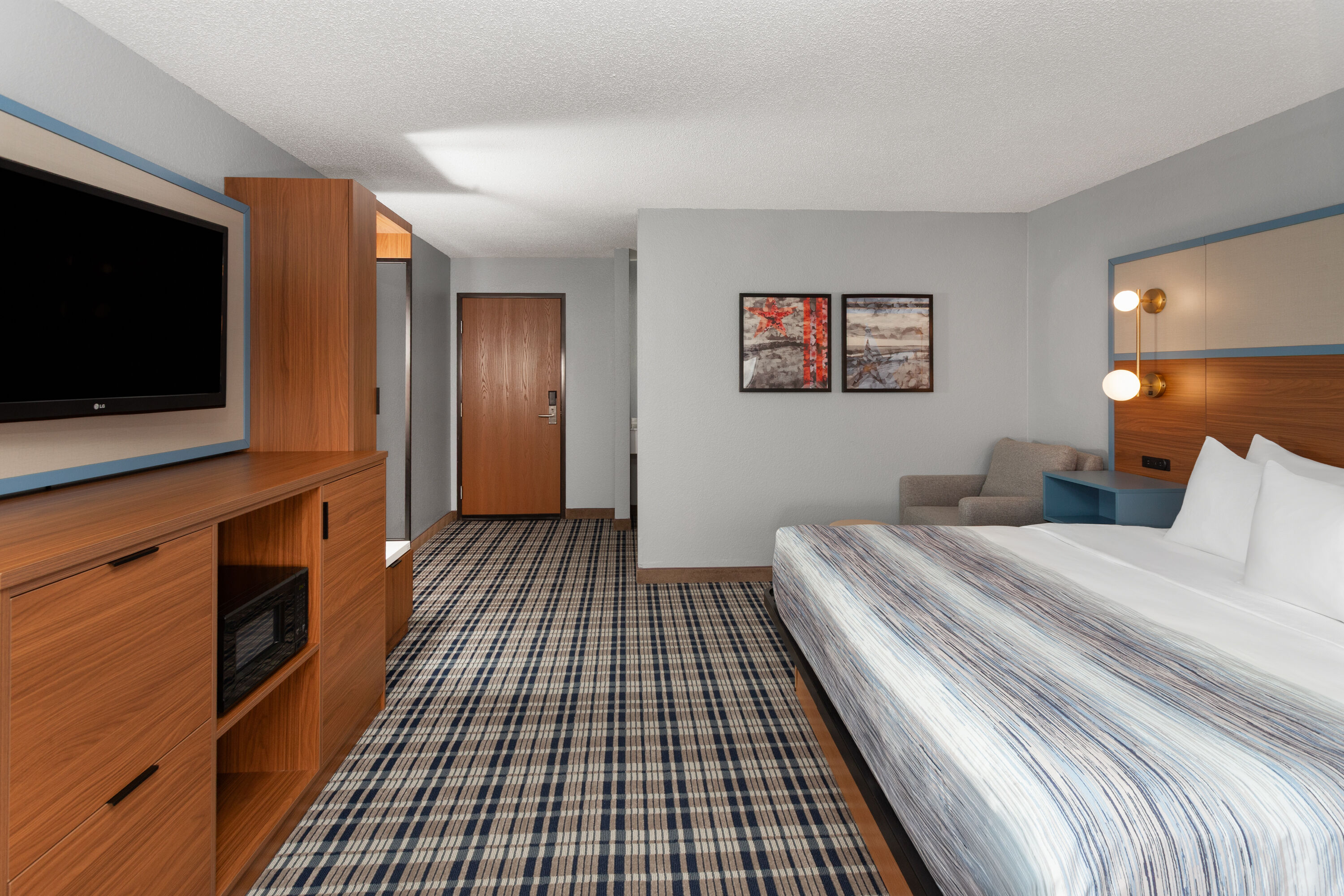Guest room at the AmericInn by Wyndham Appleton North/Little Chute in Appleton, Wisconsin