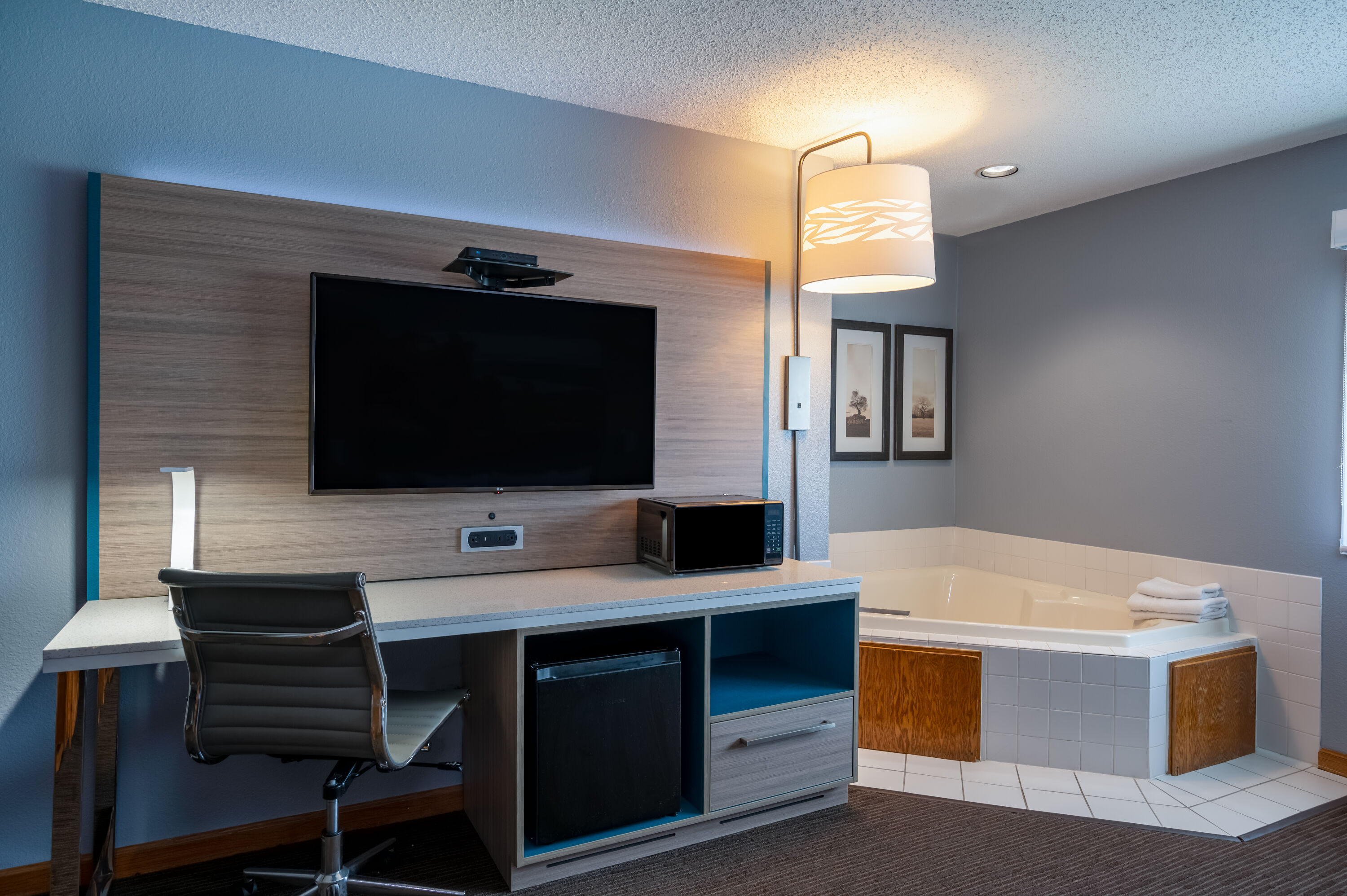 AmericInn by Wyndham Eau Claire suite in Eau Claire, Wisconsin