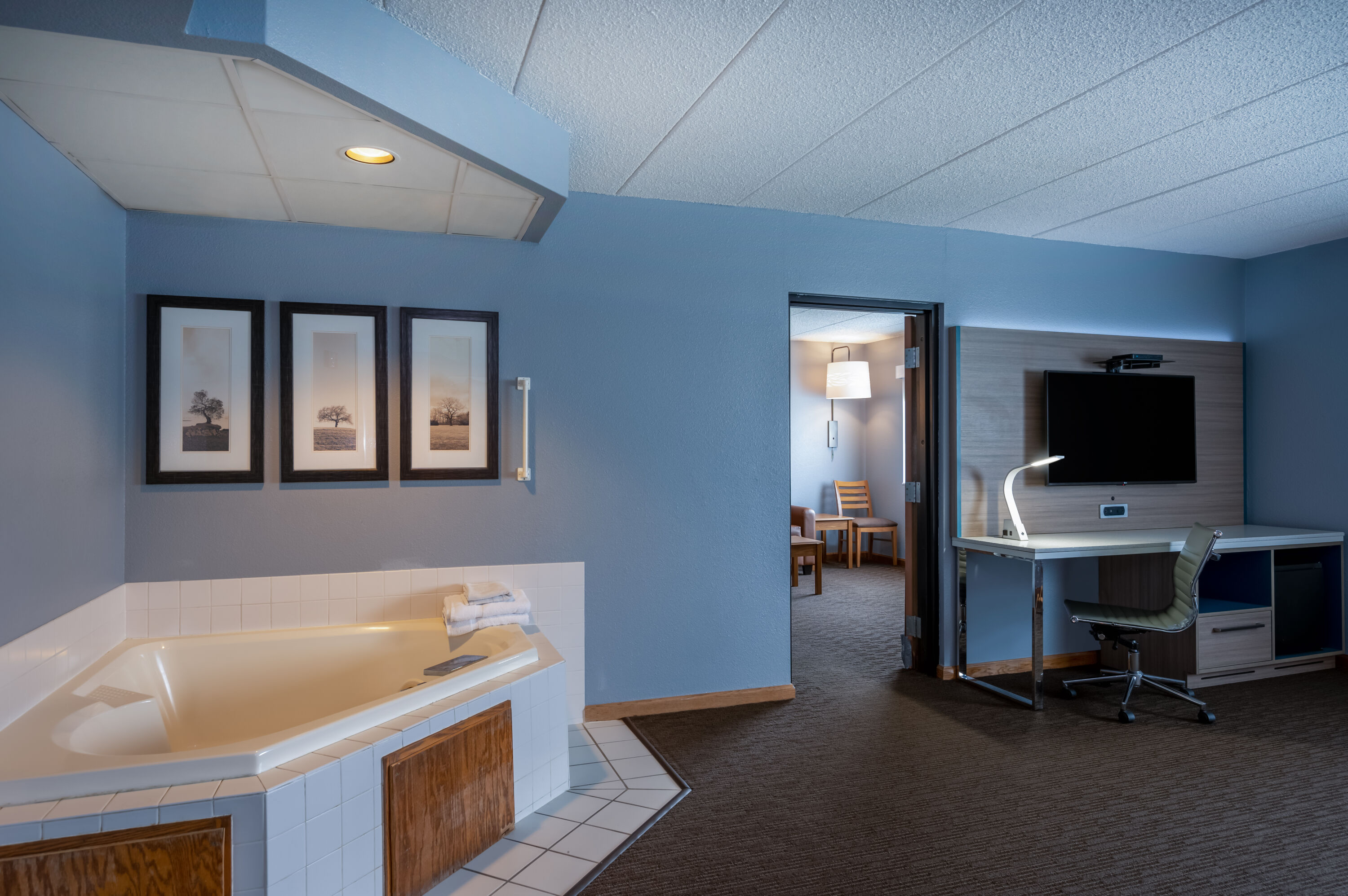 AmericInn by Wyndham Eau Claire suite in Eau Claire, Wisconsin