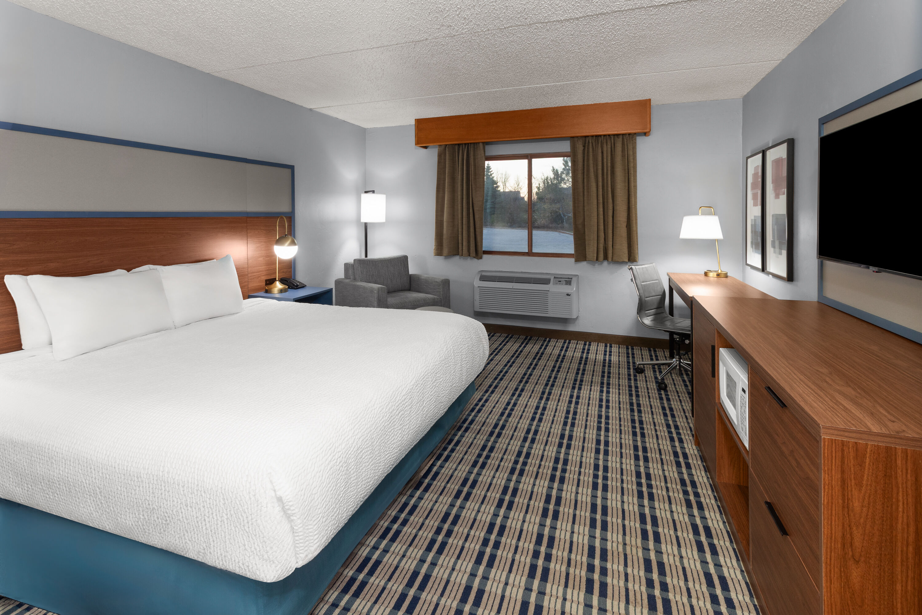 Guest room at the AmericInn by Wyndham Green Bay West in Green Bay, Wisconsin