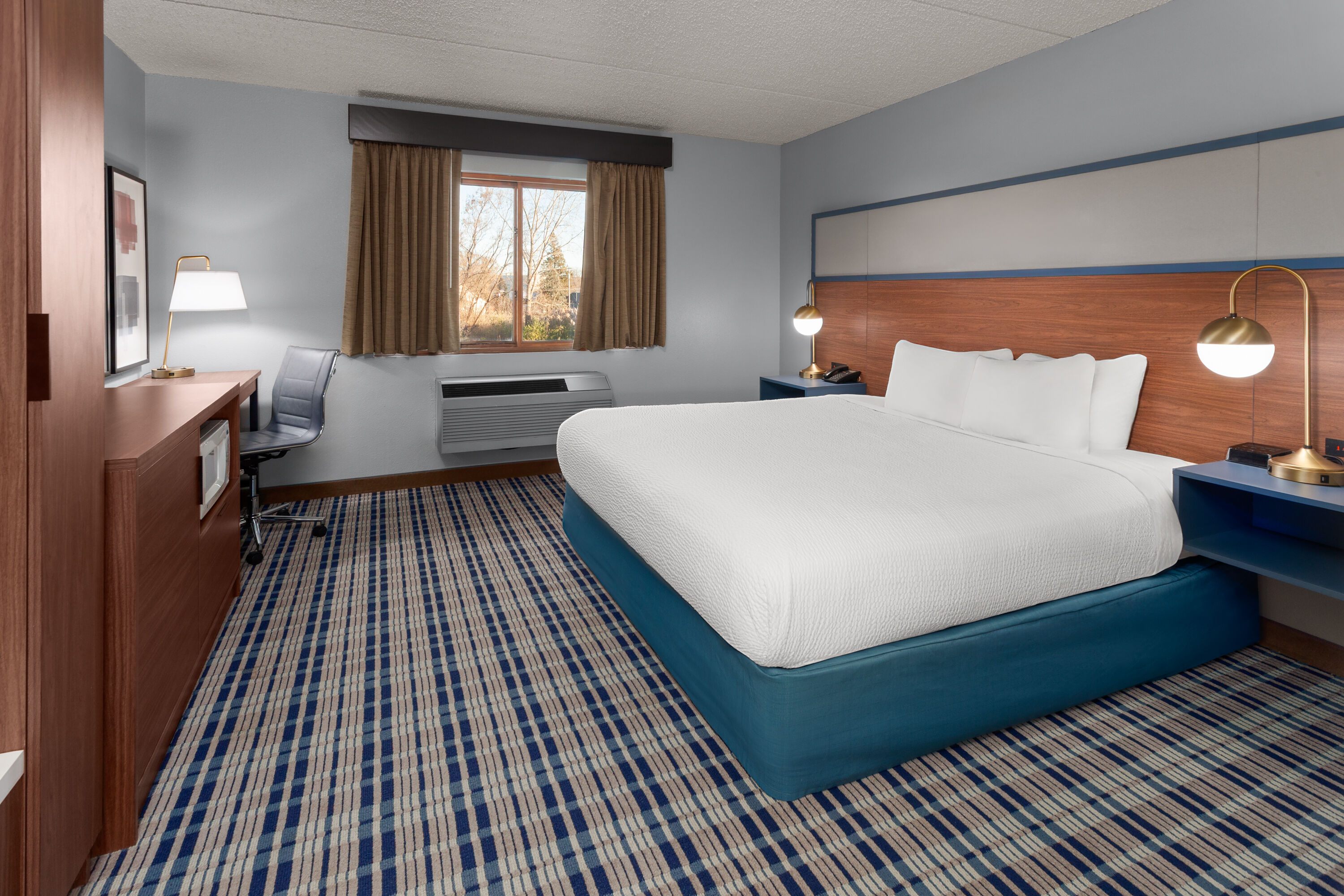 Guest room at the AmericInn by Wyndham Green Bay West in Green Bay, Wisconsin