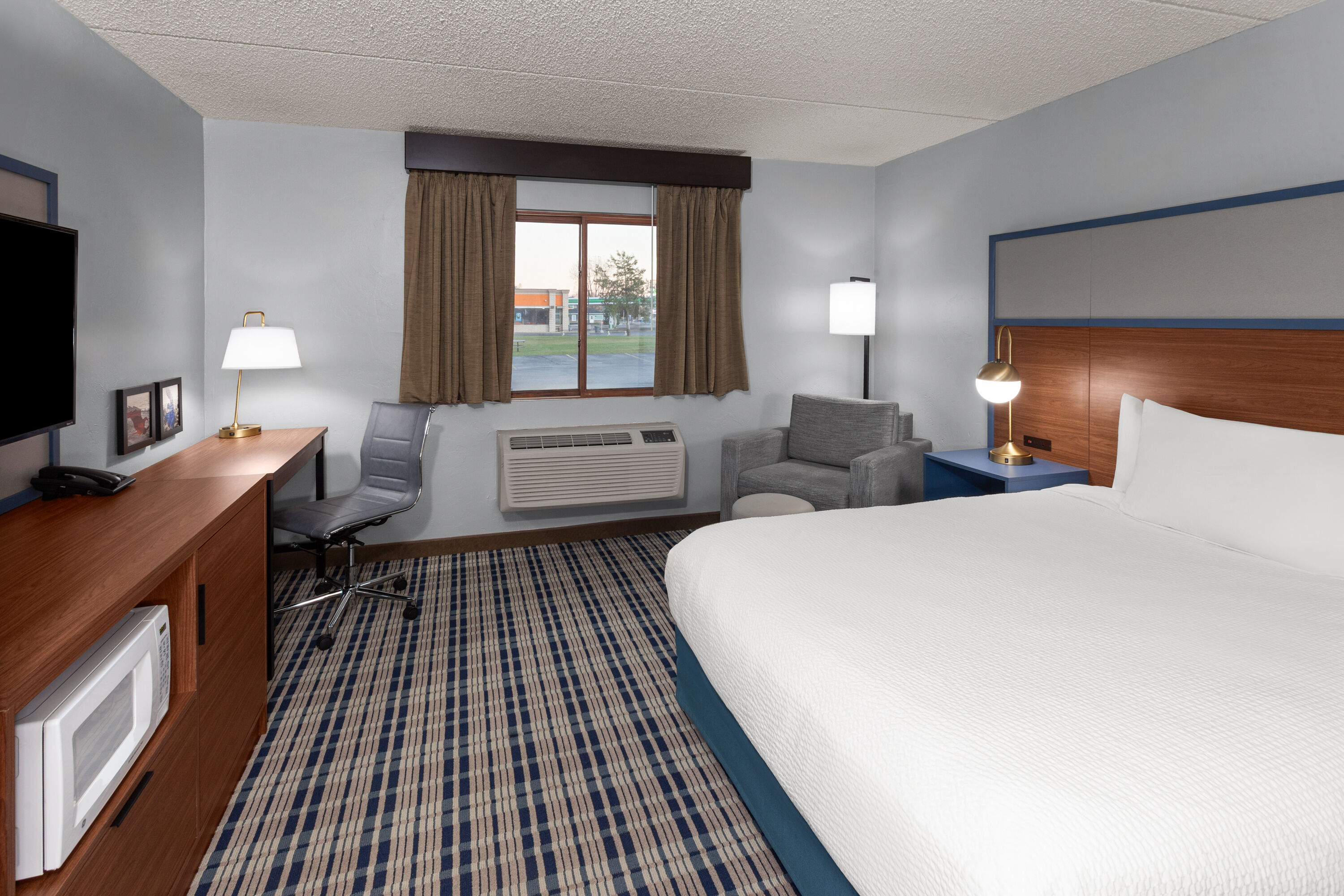 Guest room at the AmericInn by Wyndham Green Bay West in Green Bay, Wisconsin
