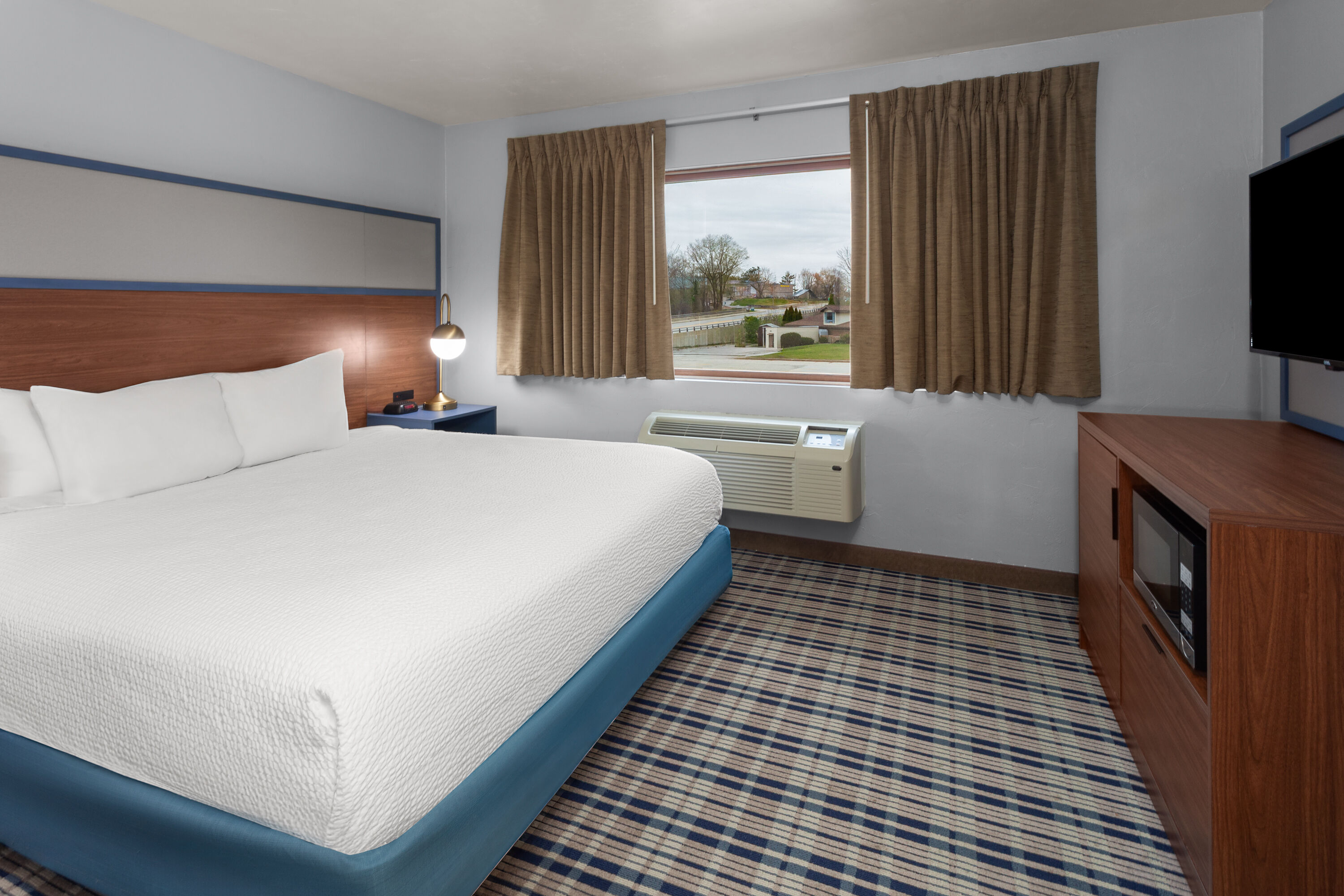 AmericInn by Wyndham Green Bay West suite in Green Bay, Wisconsin