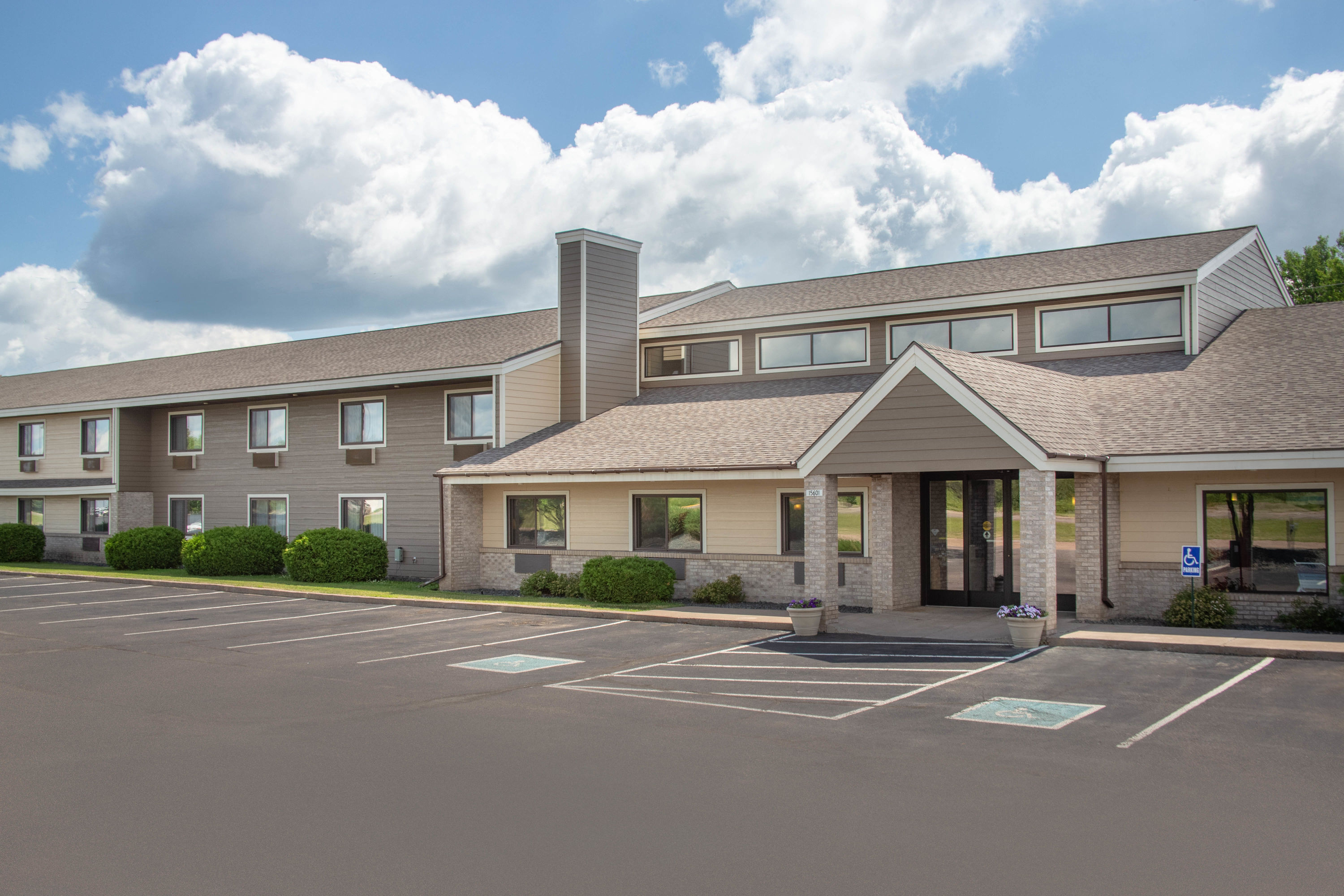 downtown hayward wi hotels
