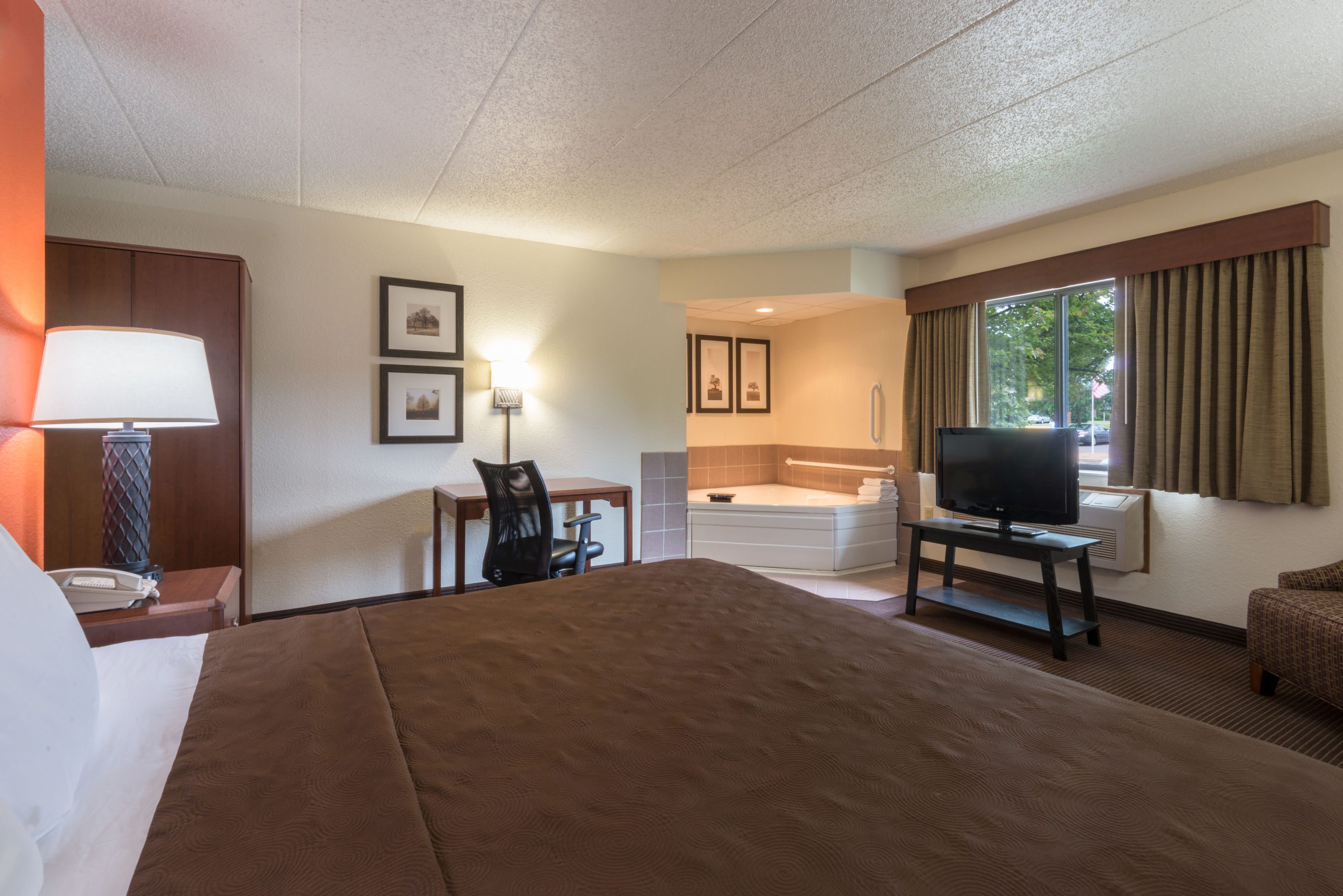 AmericInn by Wyndham Minocqua suite in Minocqua, Wisconsin