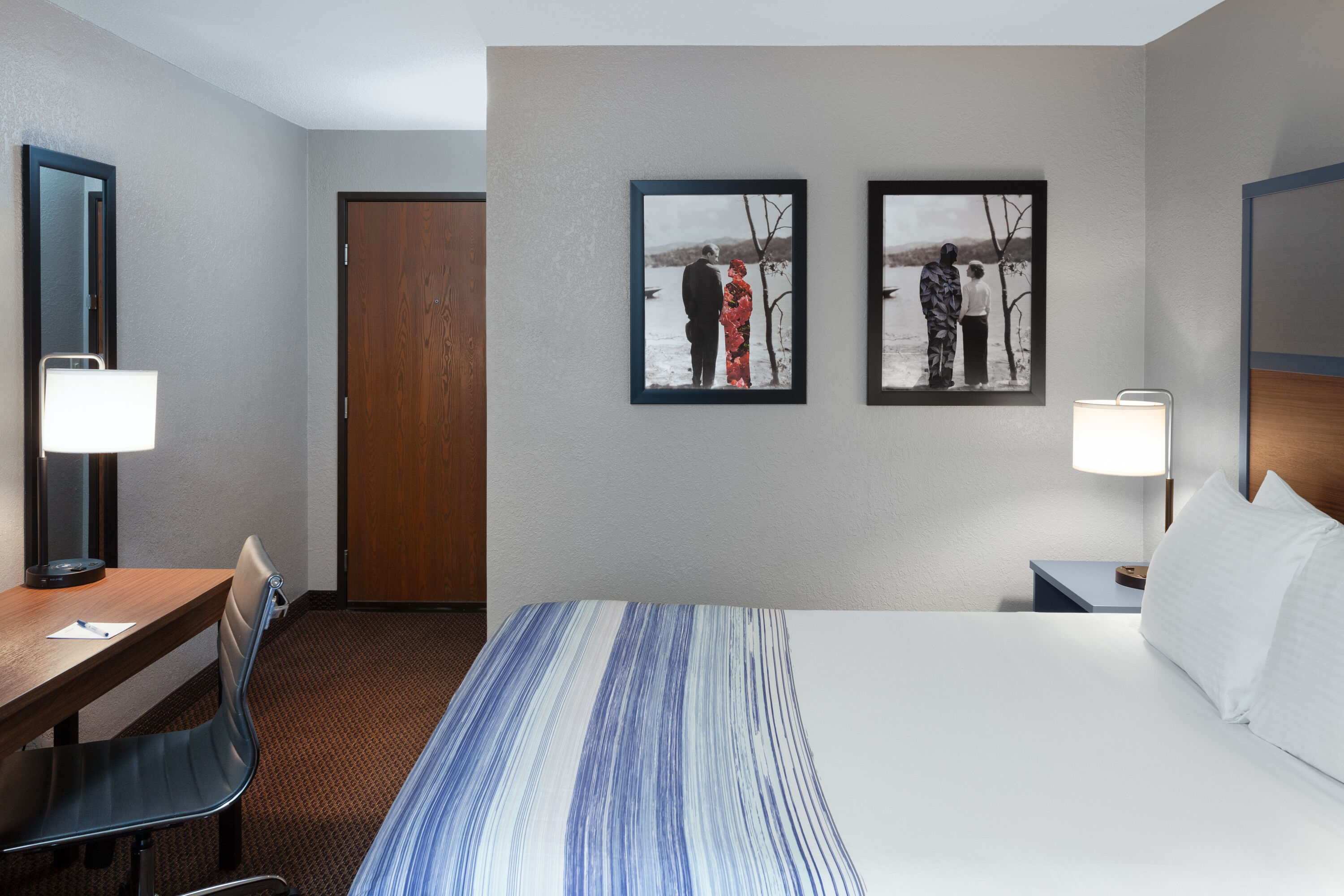 Queen bed guest room at the AmericInn by Wyndham New Richmond in New Richmond, Wisconsin