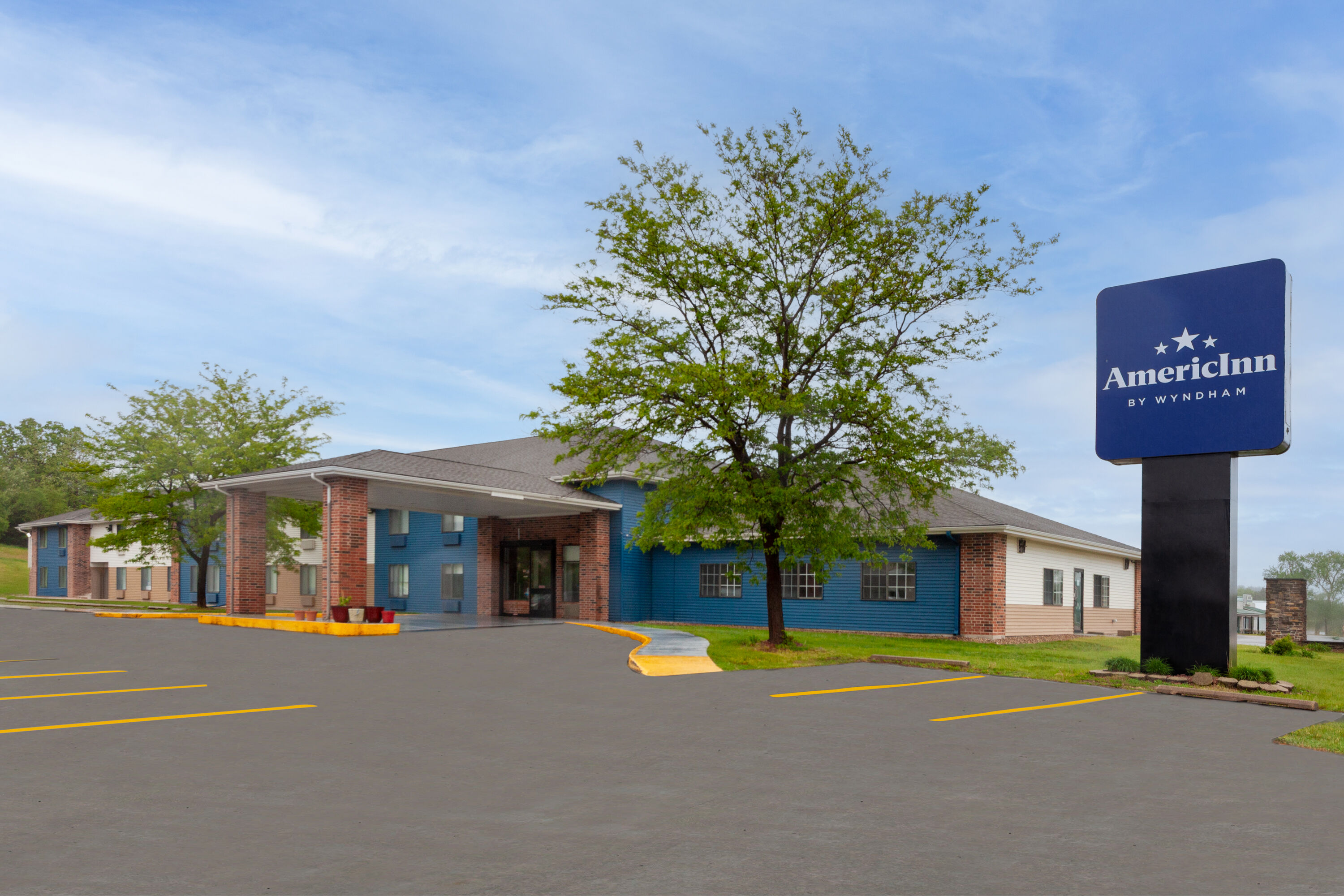 Exterior Day Image of AmericInn by Wyndham Reedsburg hotel in Reedsburg, Wisconsin