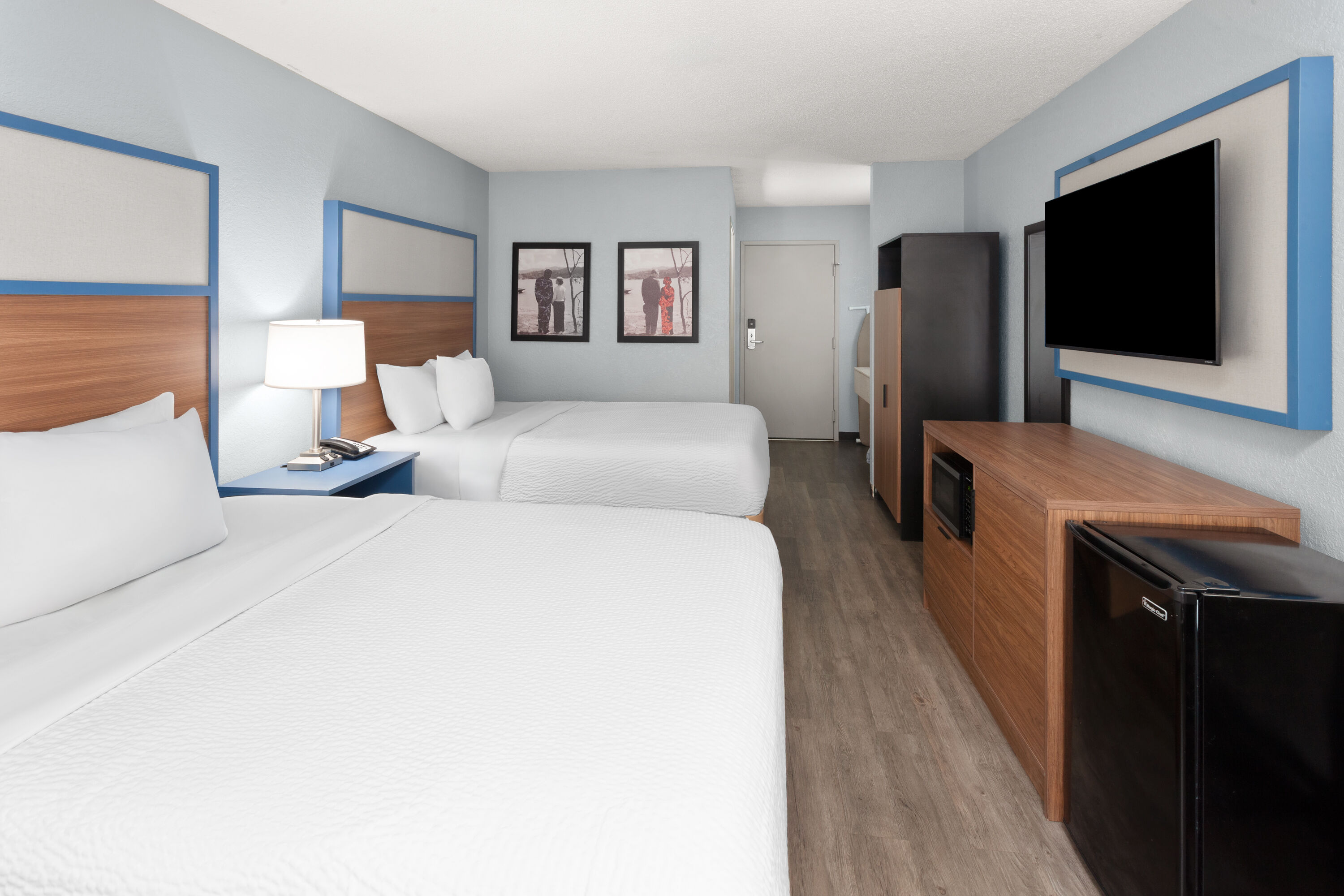 Guest room at the AmericInn by Wyndham Reedsburg in Reedsburg, Wisconsin