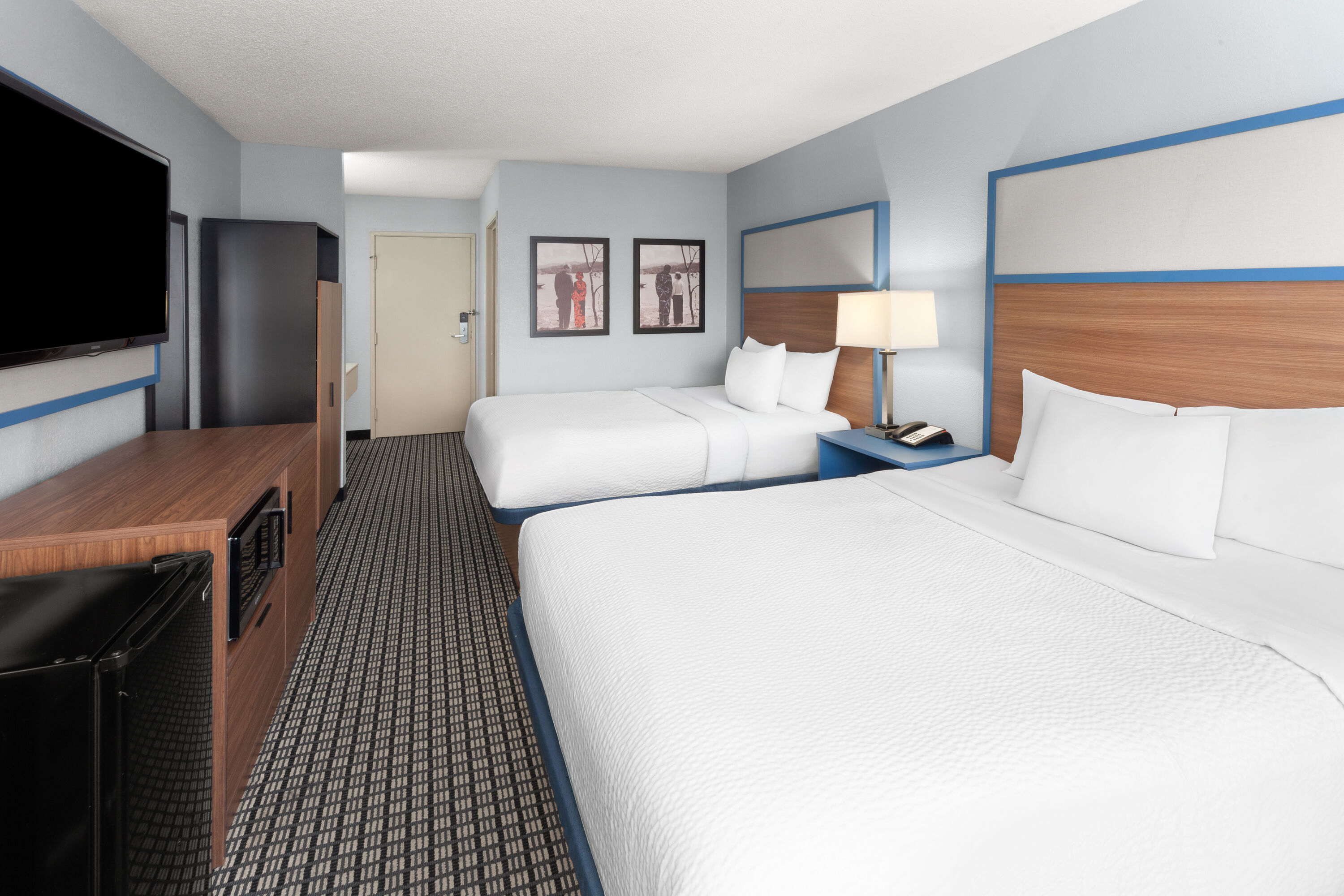 Guest room at the AmericInn by Wyndham Reedsburg in Reedsburg, Wisconsin