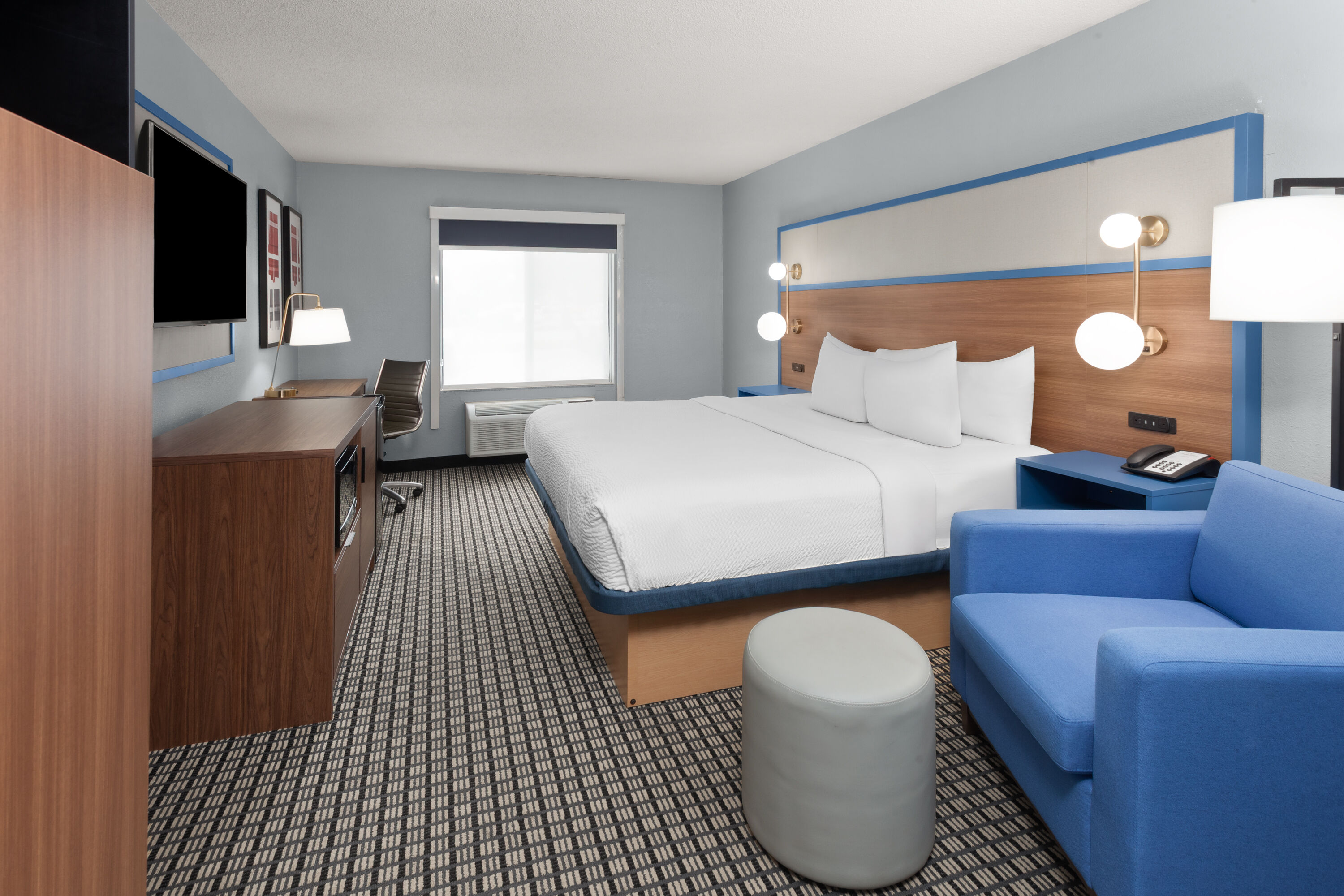 Guest room at the AmericInn by Wyndham Reedsburg in Reedsburg, Wisconsin