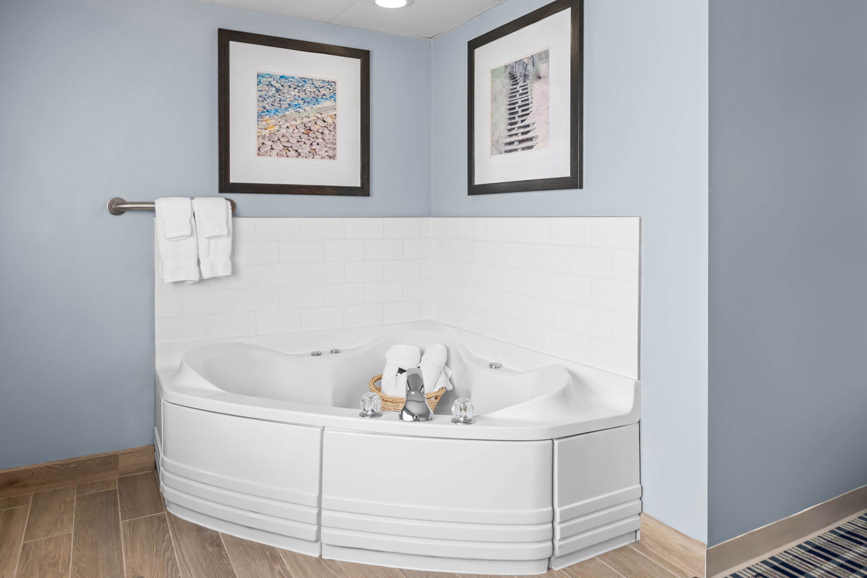 AmericInn by Wyndham Sturgeon Bay hot tub suite in Sturgeon Bay, Wisconsin