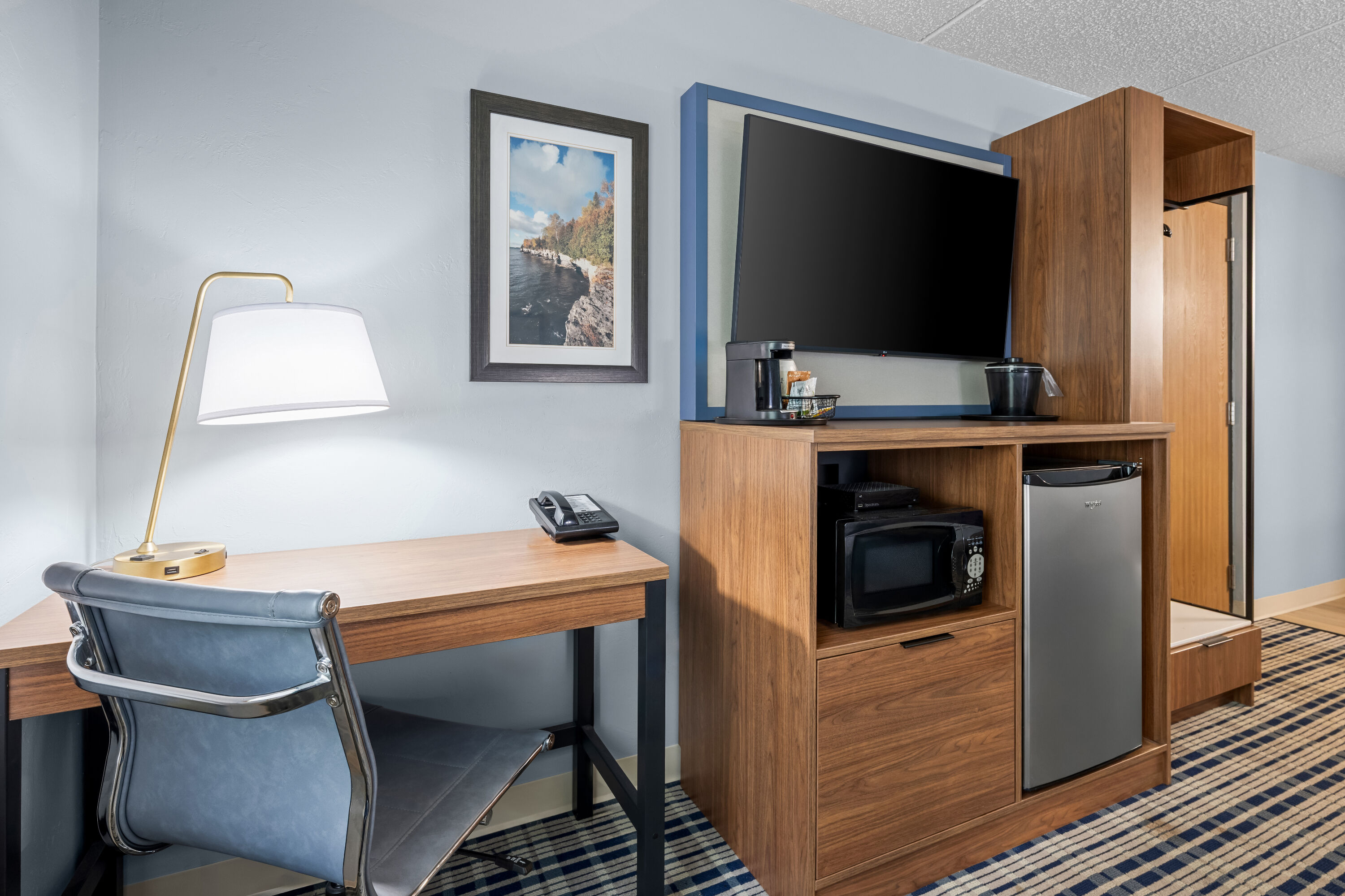 Double bed guest room at the AmericInn by Wyndham Sturgeon Bay in Sturgeon Bay, Wisconsin