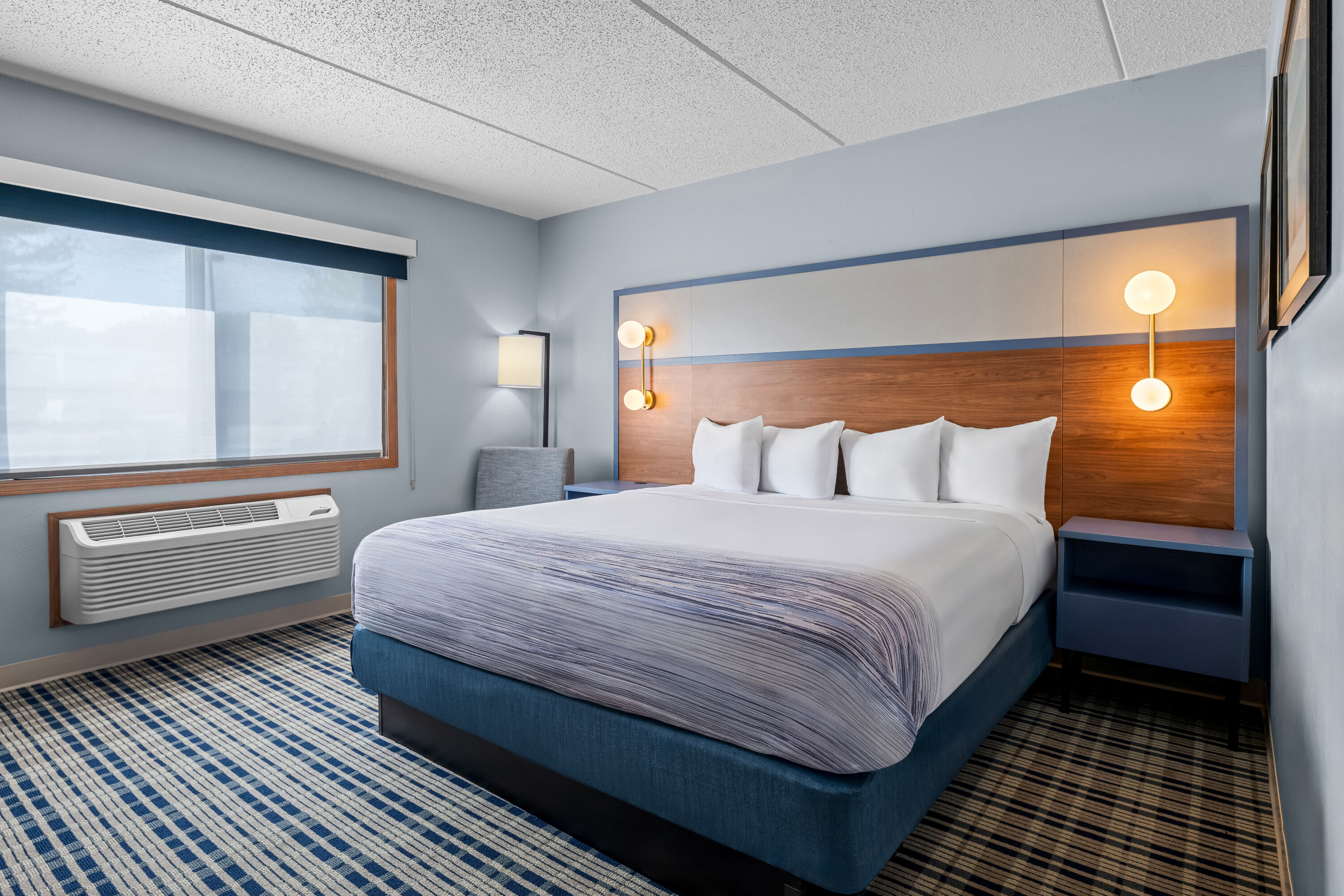 King bed guest room at the AmericInn by Wyndham Sturgeon Bay in Sturgeon Bay, Wisconsin