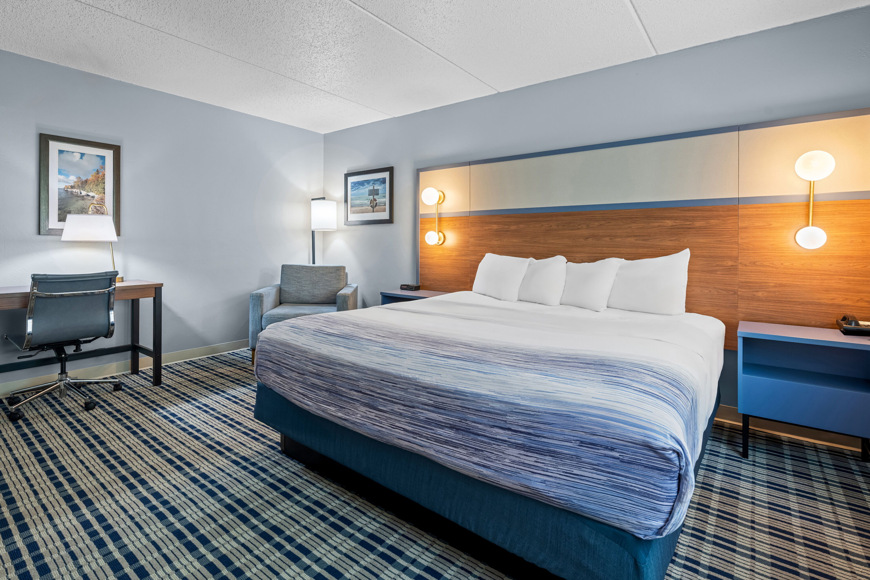 AmericInn by Wyndham Sturgeon Bay suite in Sturgeon Bay, Wisconsin
